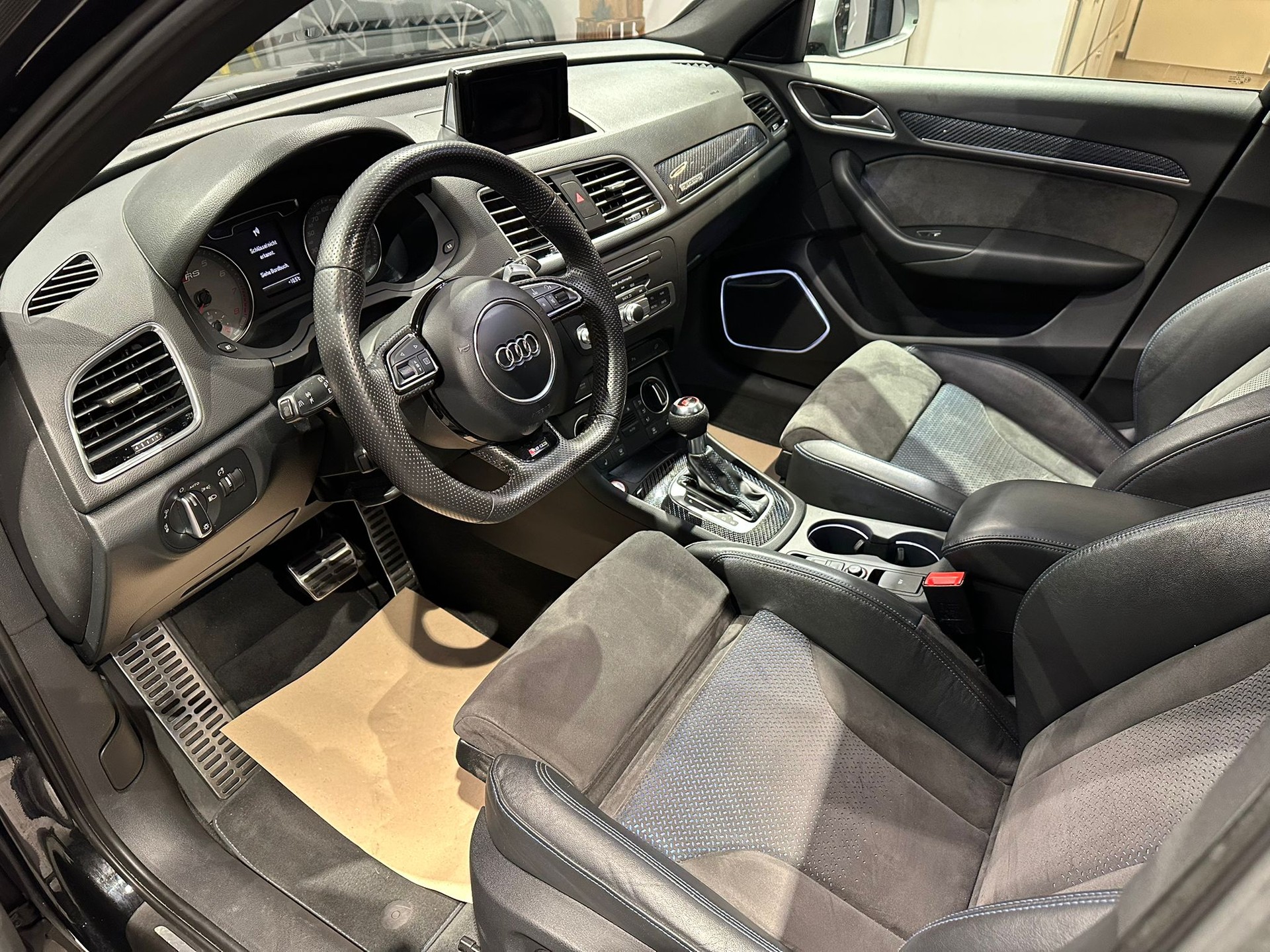AUDI RS Q3 2.5 TFSI performance quattro S-tronic-image-12