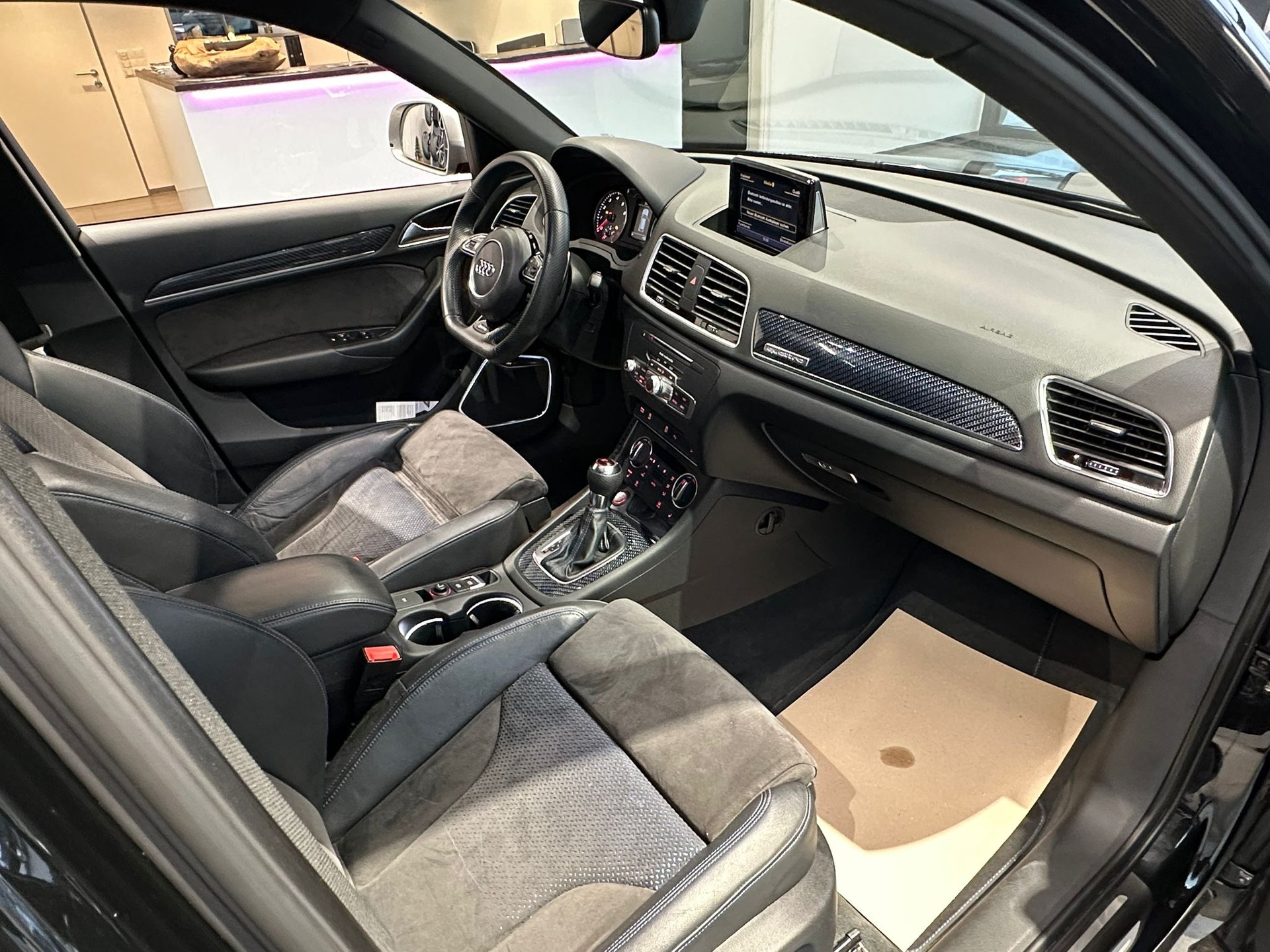 AUDI RS Q3 2.5 TFSI performance quattro S-tronic-image-13