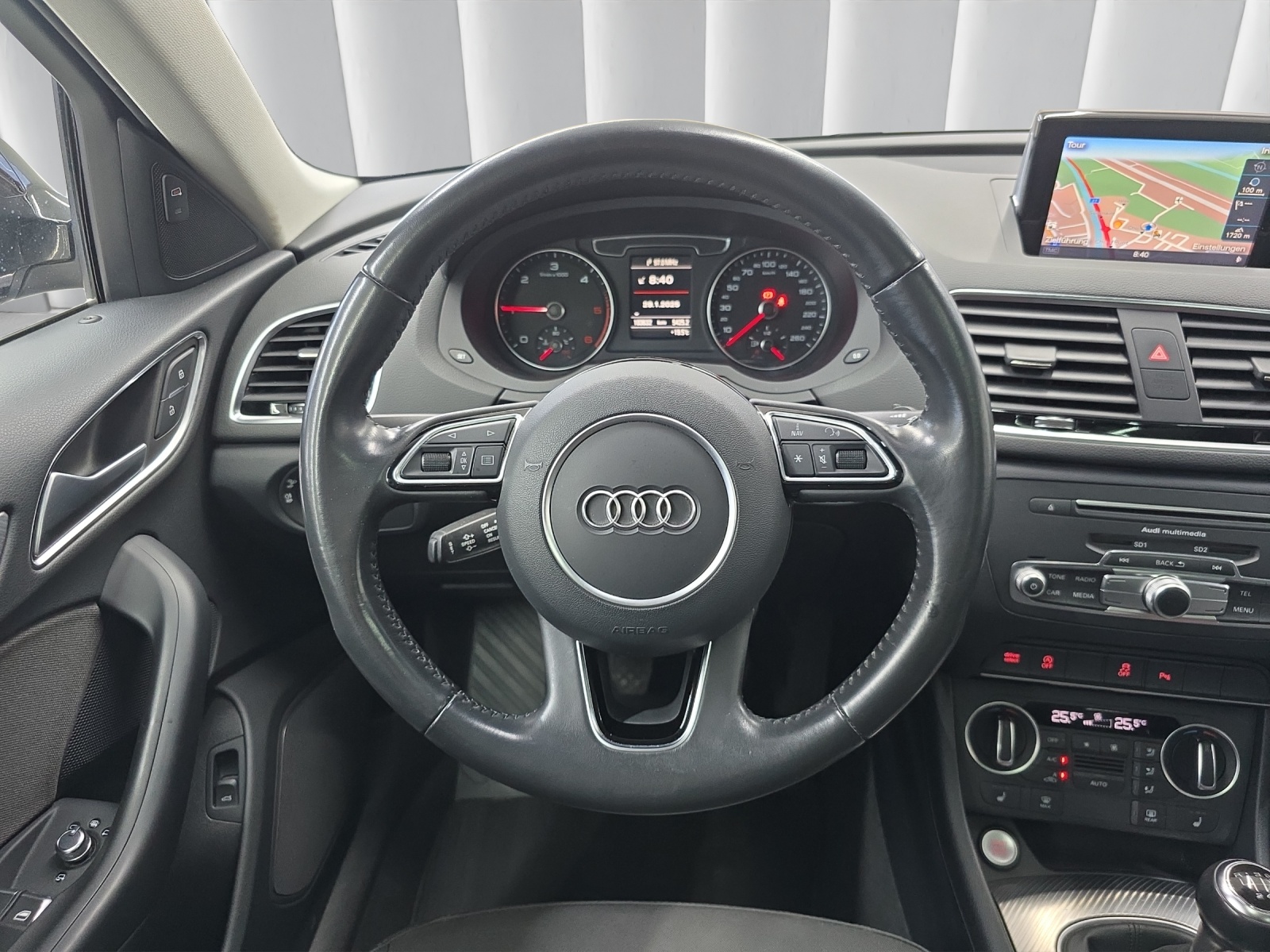 AUDI Q3 2.0 TDI 150 Design quattro-image-7