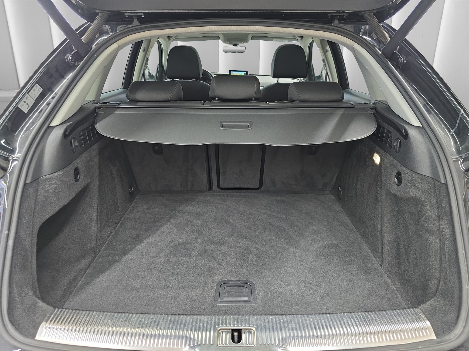 AUDI Q3 2.0 TDI 150 Design quattro-image-13