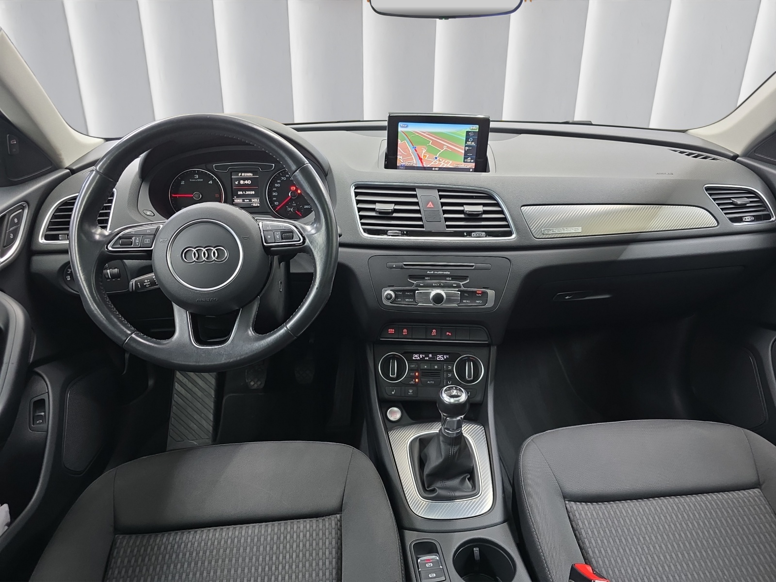 AUDI Q3 2.0 TDI 150 Design quattro-image-8