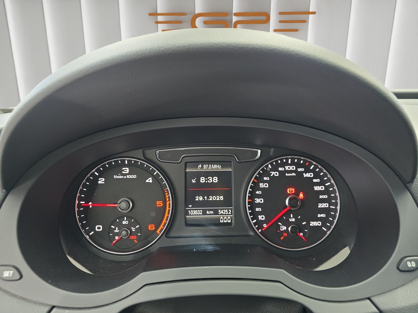 AUDI Q3 2.0 TDI 150 Design quattro-image-6