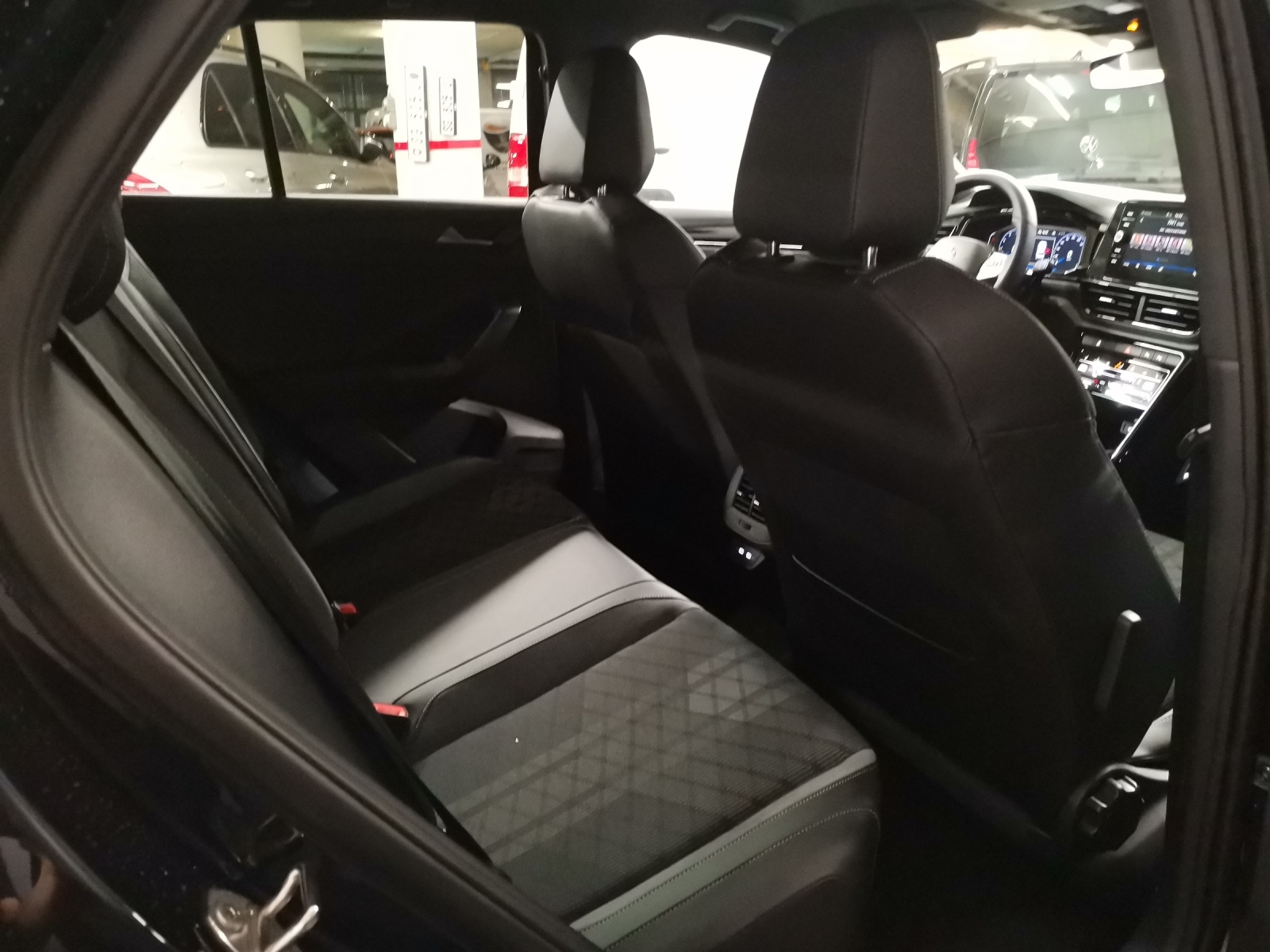VW T-Roc 2.0 TSI R-Line DSG 4motion-image-9