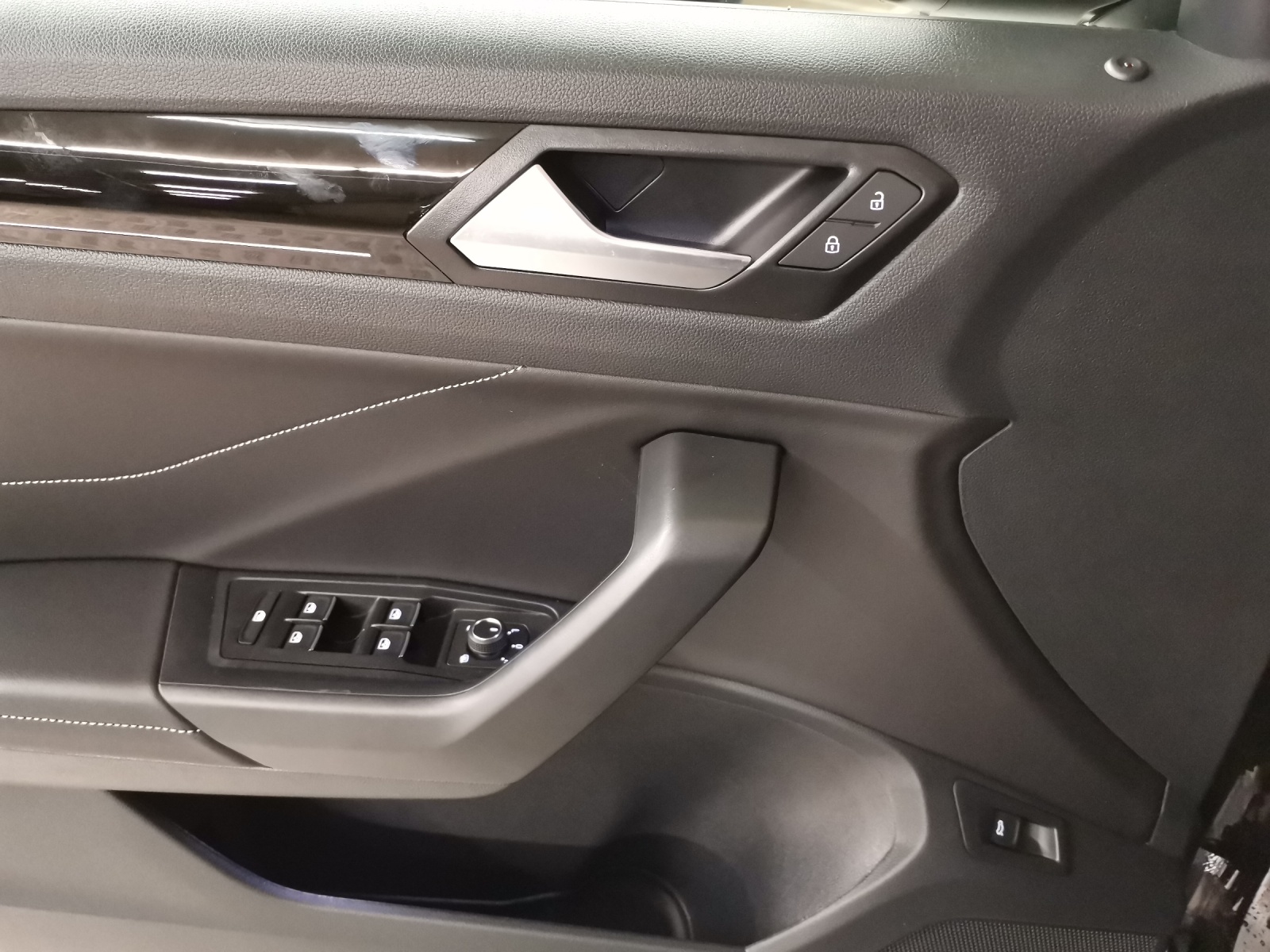 VW T-Roc 2.0 TSI R-Line DSG 4motion-image-12