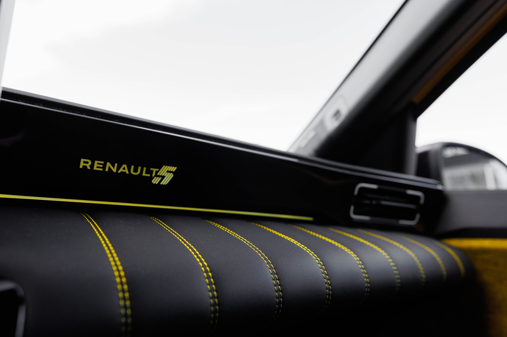 RENAULT R5 E-Tech Comfort Range 52 kWh Iconic Five | KW Tieferlegung-image-8