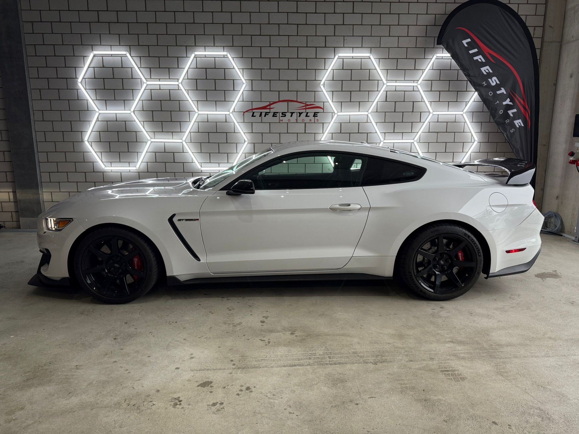 FORD Shelby GT350R-image-1