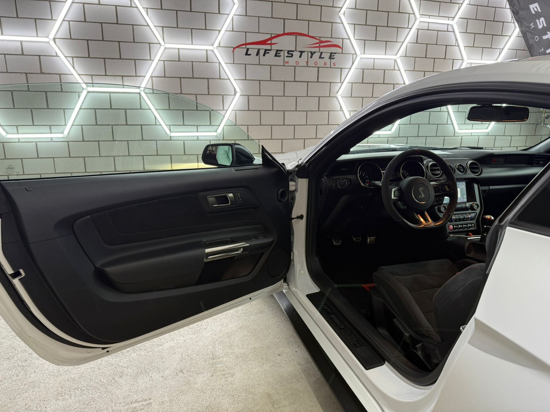 FORD Shelby GT350R-image-4