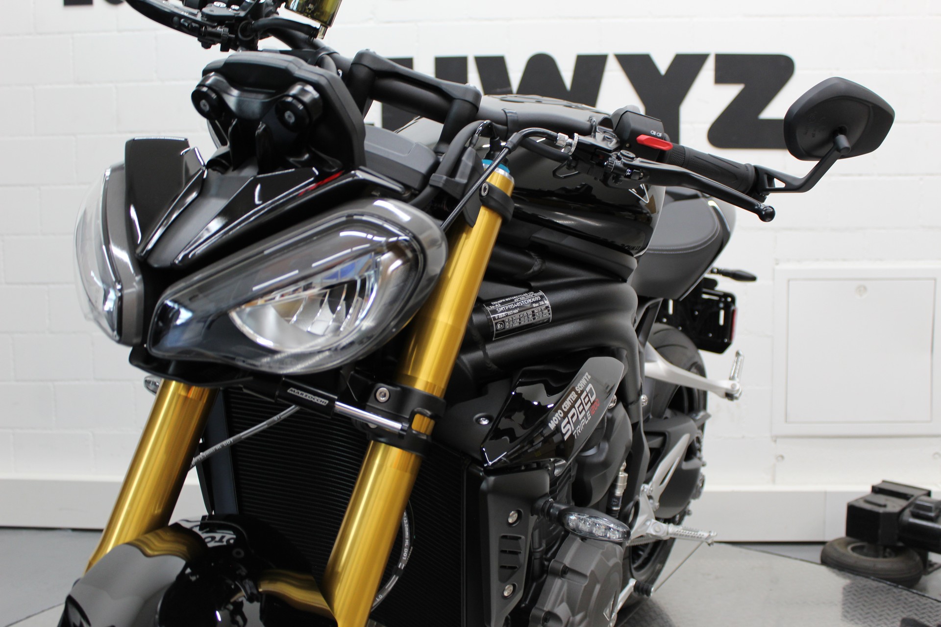 TRIUMPH 1200 RS-image-5