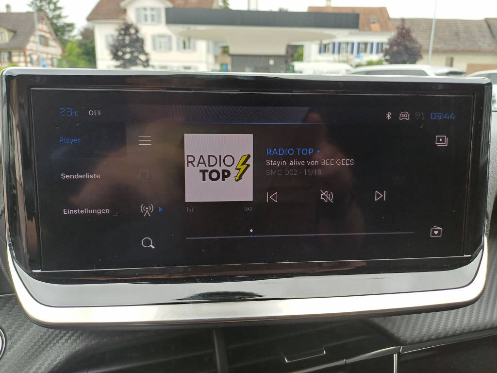 PEUGEOT 2008 1.2 Hybrid Allure Premium-image-12