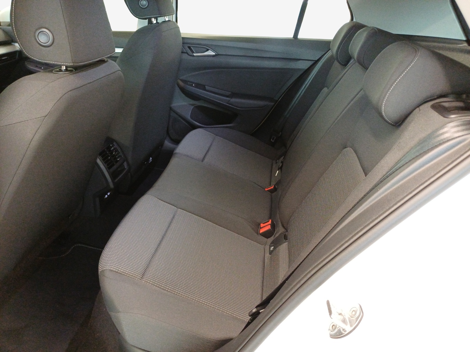 VW Golf 1.5 e TSI mHEV Basis DSG-image-11