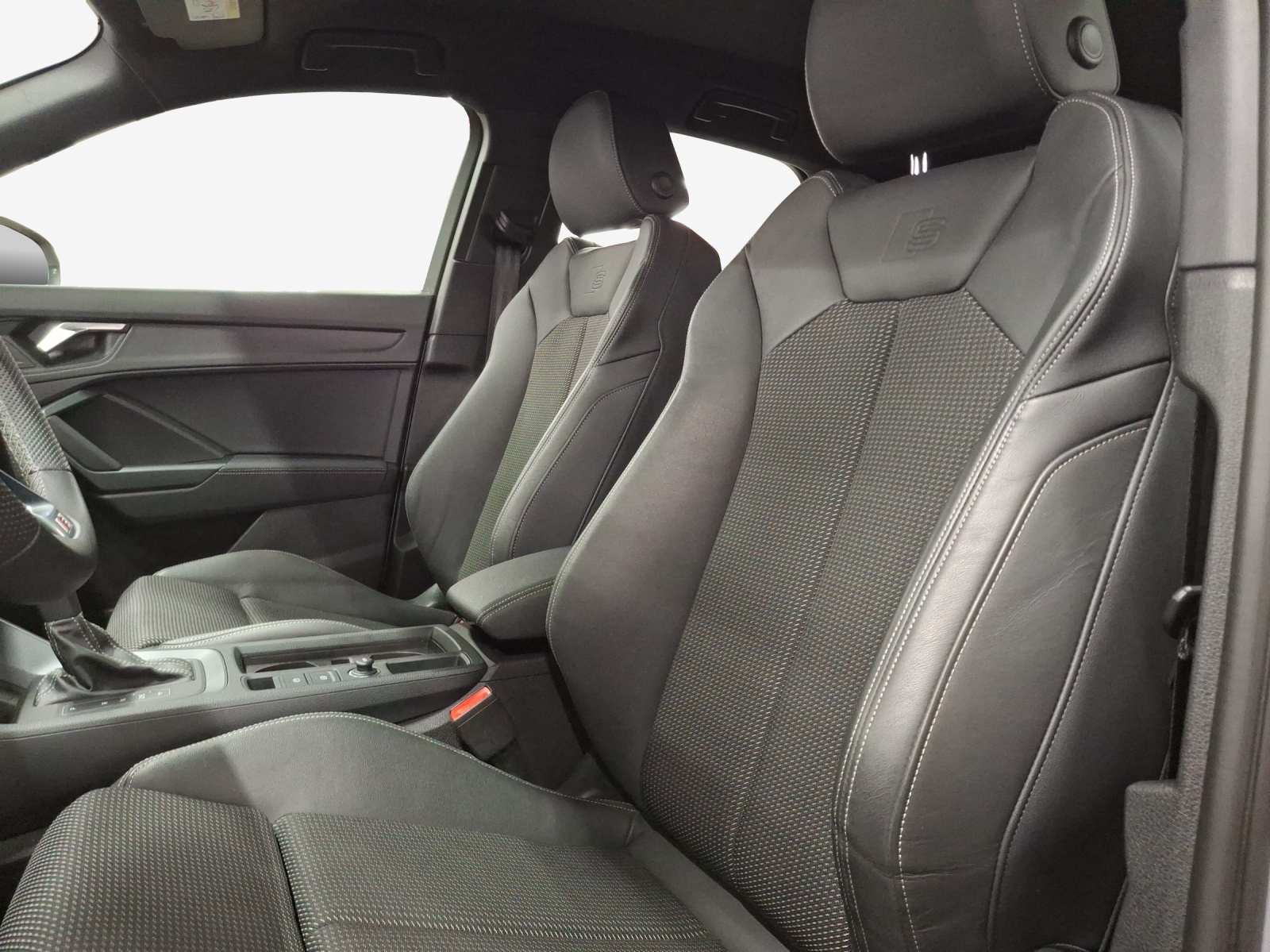 AUDI Q3 Sportback 35 TFSI Attraction S-tronic-image-7