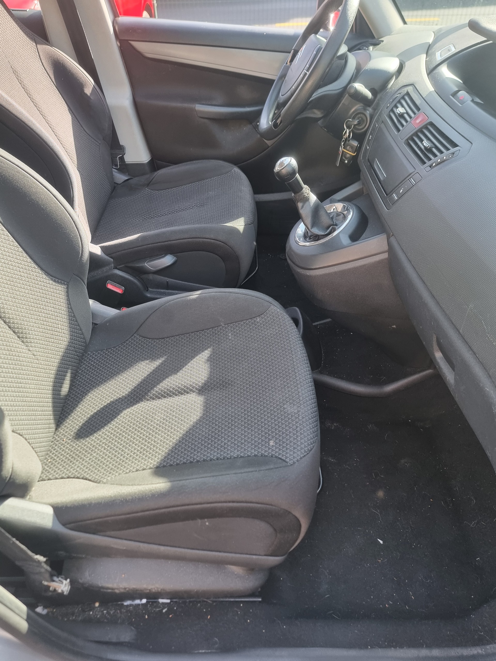 CITROEN Grand C4 Picasso 1.6i 16V Attraction-image-9