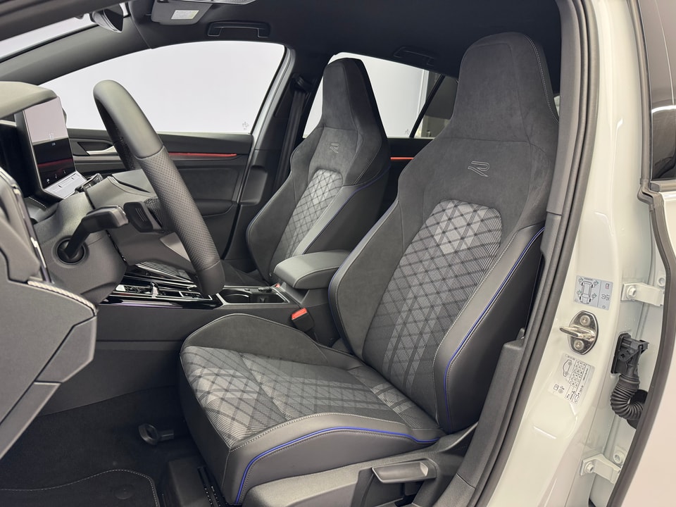 Golf VIII 1.5 eTSI R-Line DSG