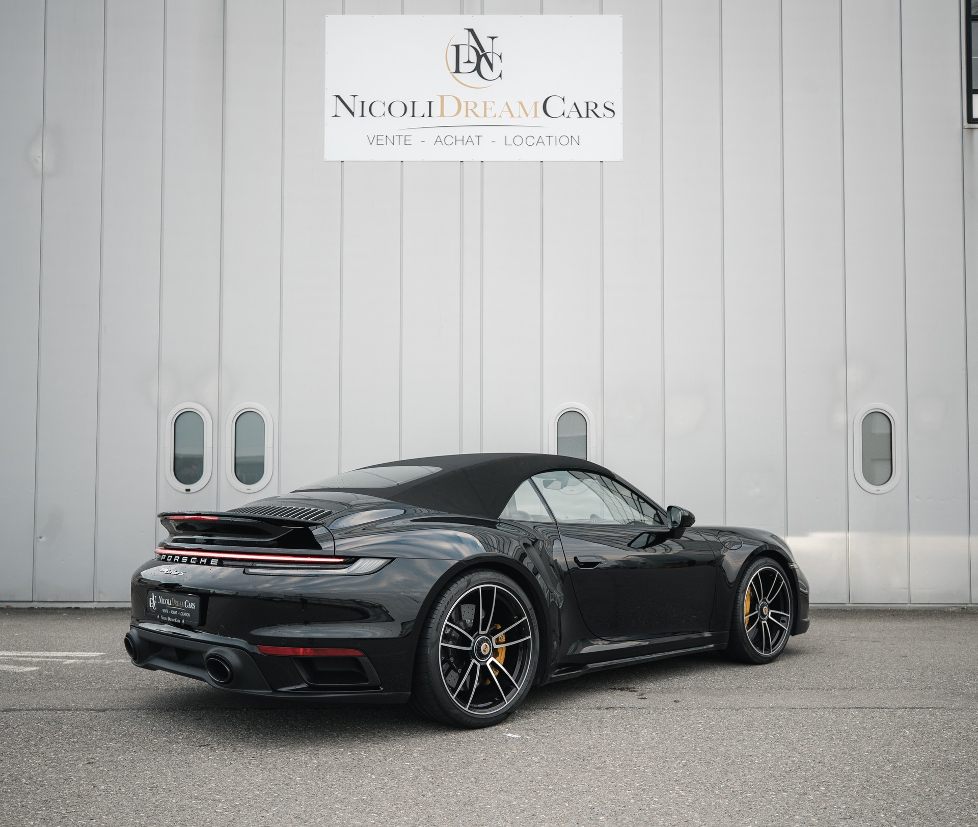 PORSCHE 911 Turbo S Cabriolet PDK-image-2