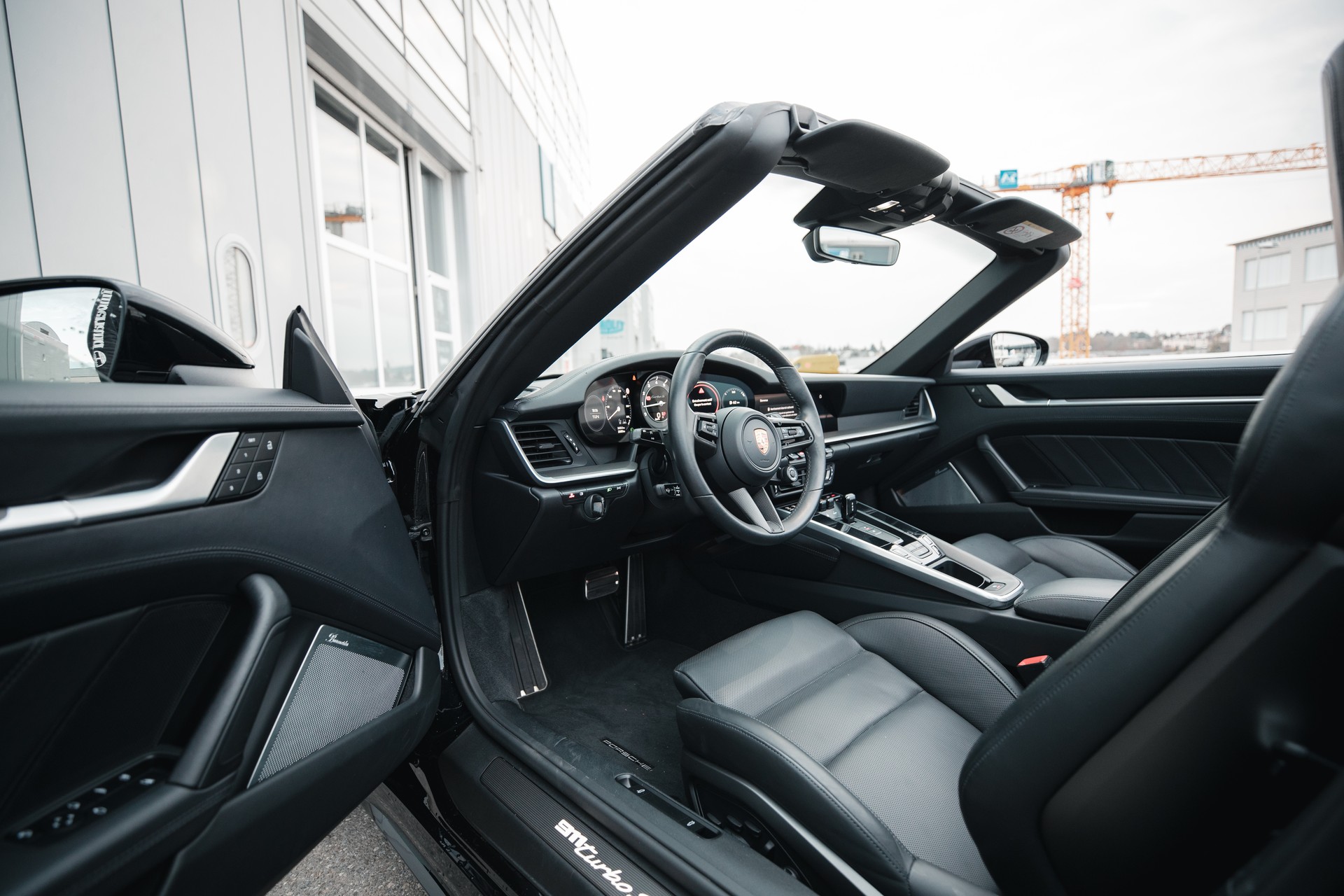 PORSCHE 911 Turbo S Cabriolet PDK-image-5