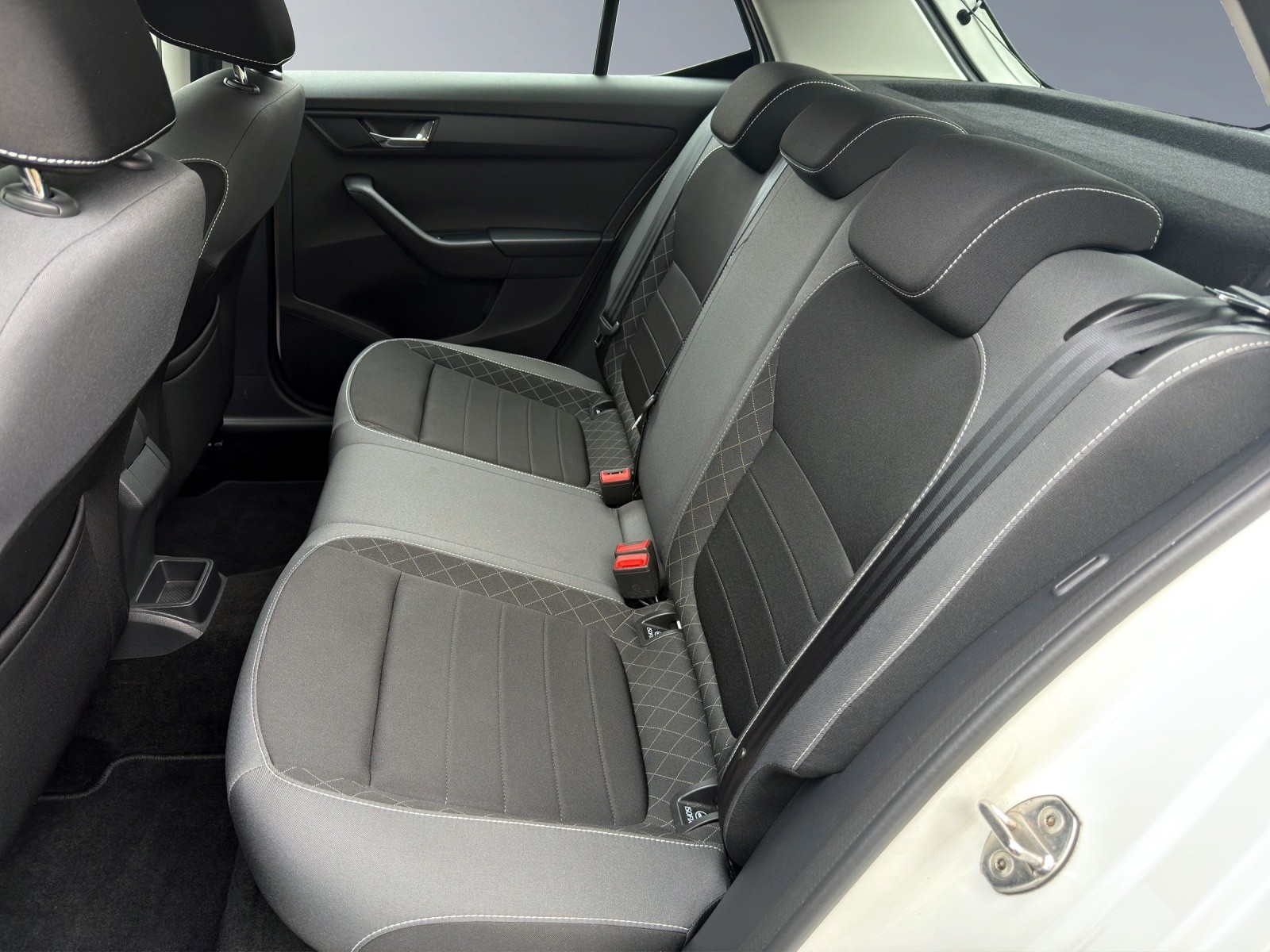 SKODA Fabia 1.0 TSI Ambition DSG-image-10