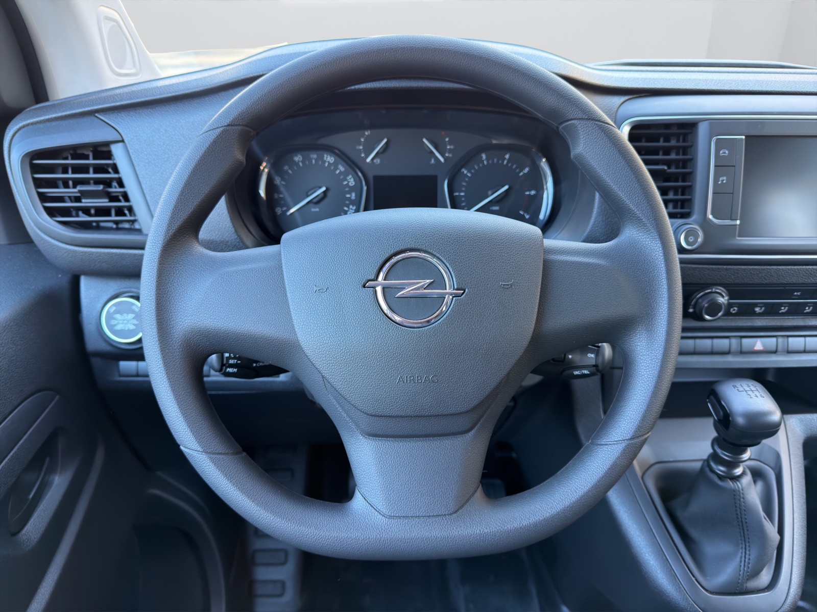 OPEL Vivaro Cargo DK Var. 3.0 t M 2.0 D 144 S/S 4x4-image-16