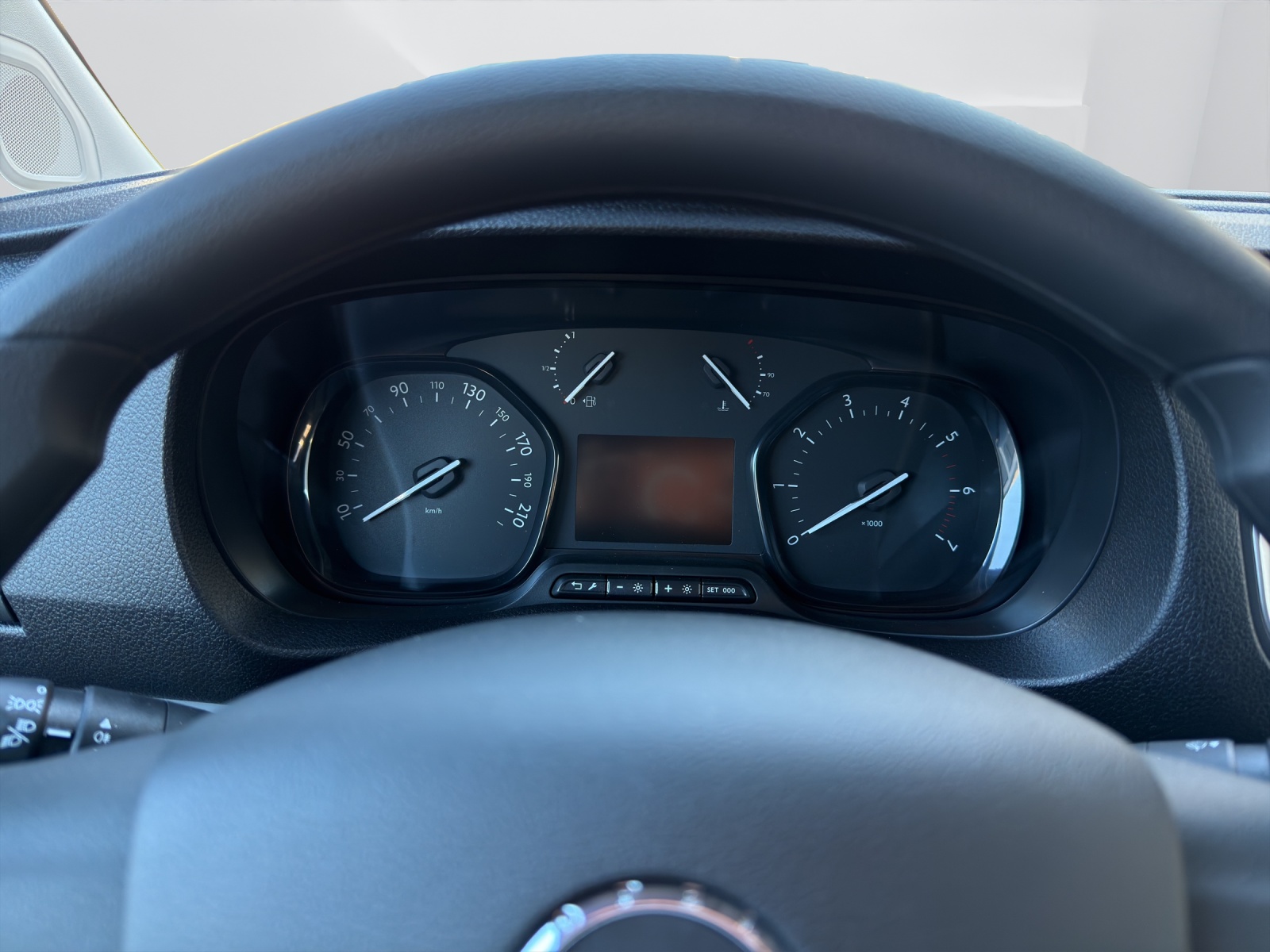OPEL Vivaro Cargo DK Var. 3.0 t M 2.0 D 144 S/S 4x4-image-18