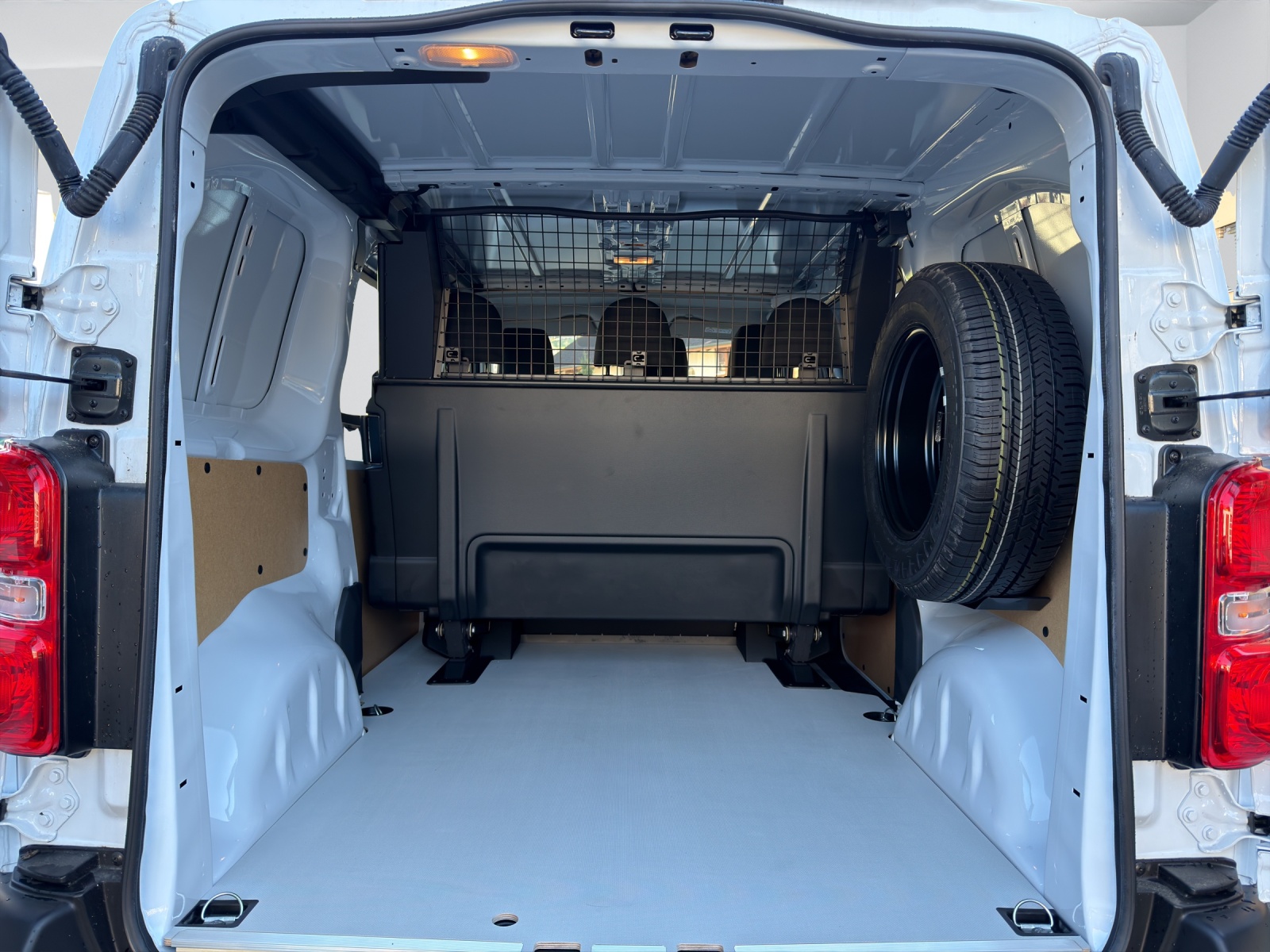 OPEL Vivaro Cargo DK Var. 3.0 t M 2.0 D 144 S/S 4x4-image-12