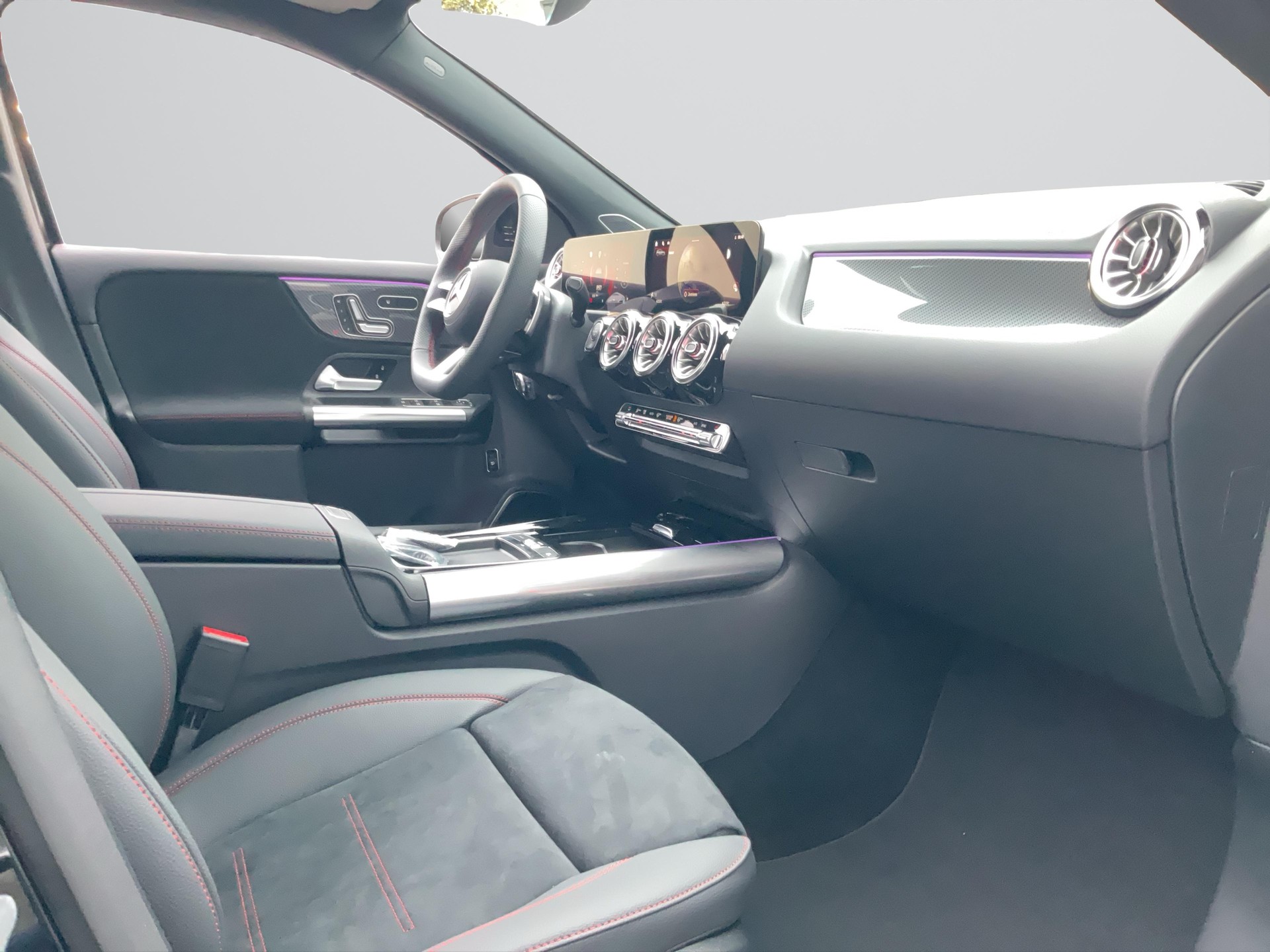 MERCEDES-BENZ GLA 250 4MATIC Swiss Star AMG Line-image-6