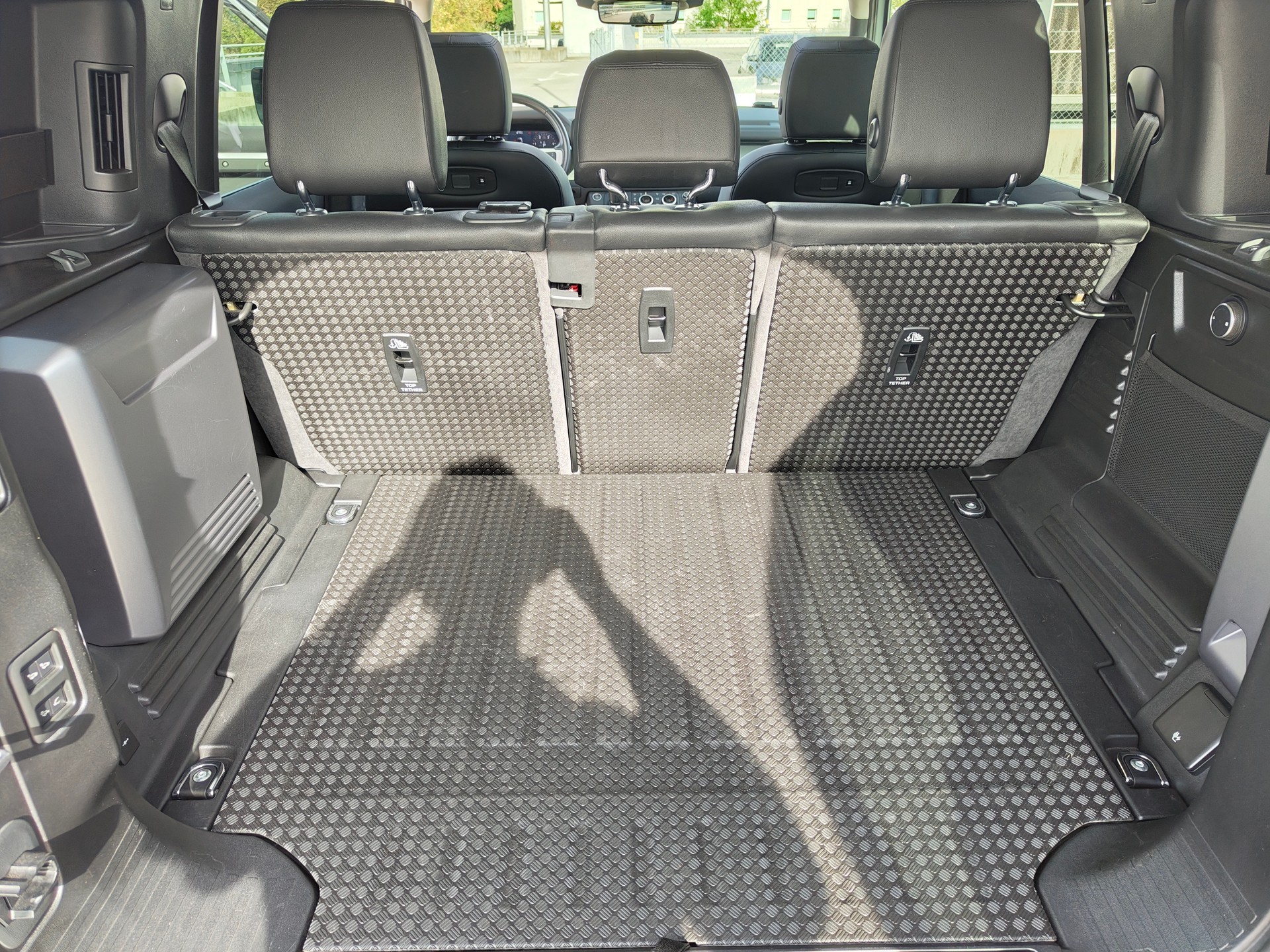 LAND ROVER Defender 110 D240 SD4 First Edition AT8-image-15