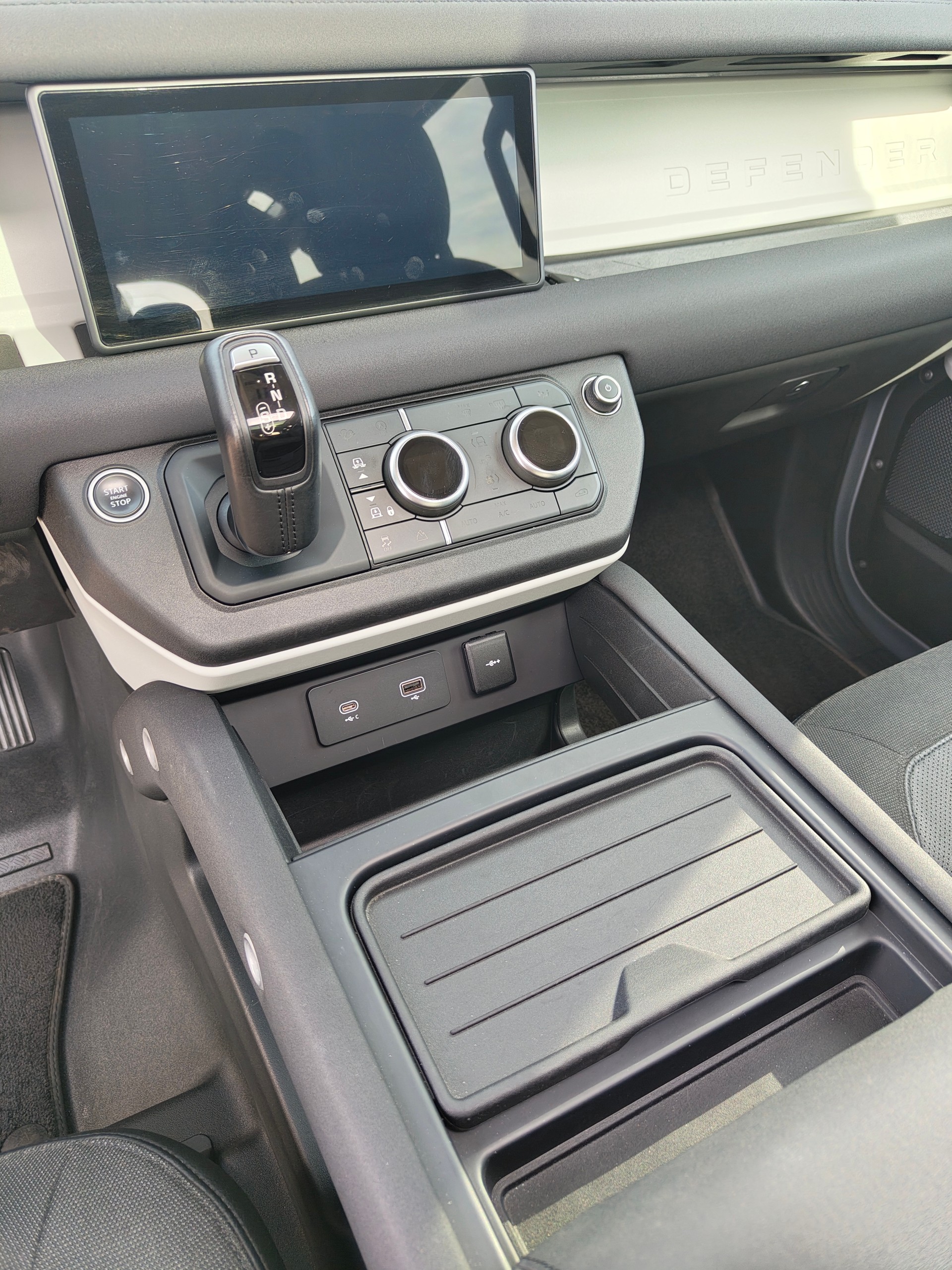 LAND ROVER Defender 110 D240 SD4 First Edition AT8-image-8