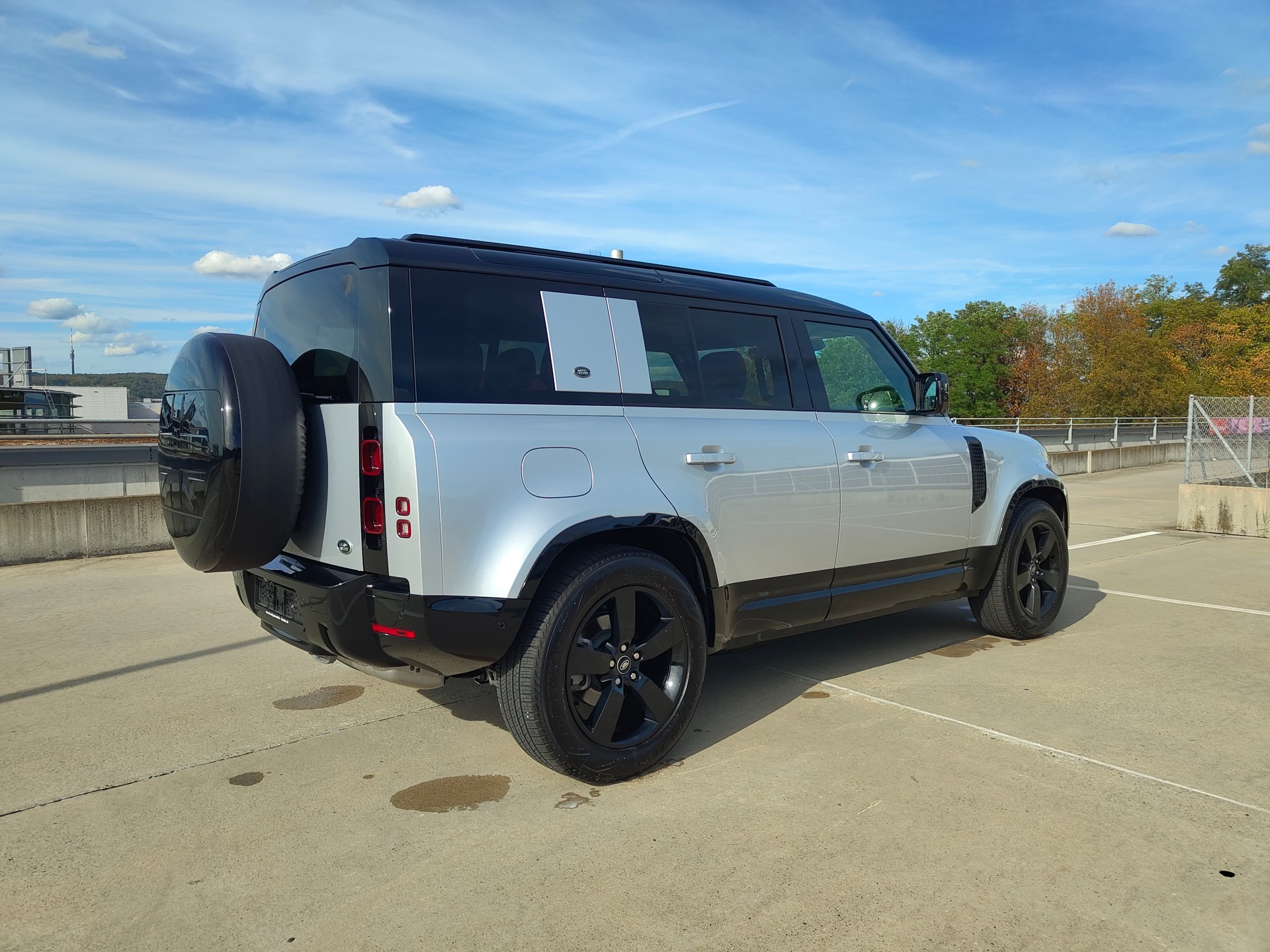 LAND ROVER Defender 110 D240 SD4 First Edition AT8-image-3