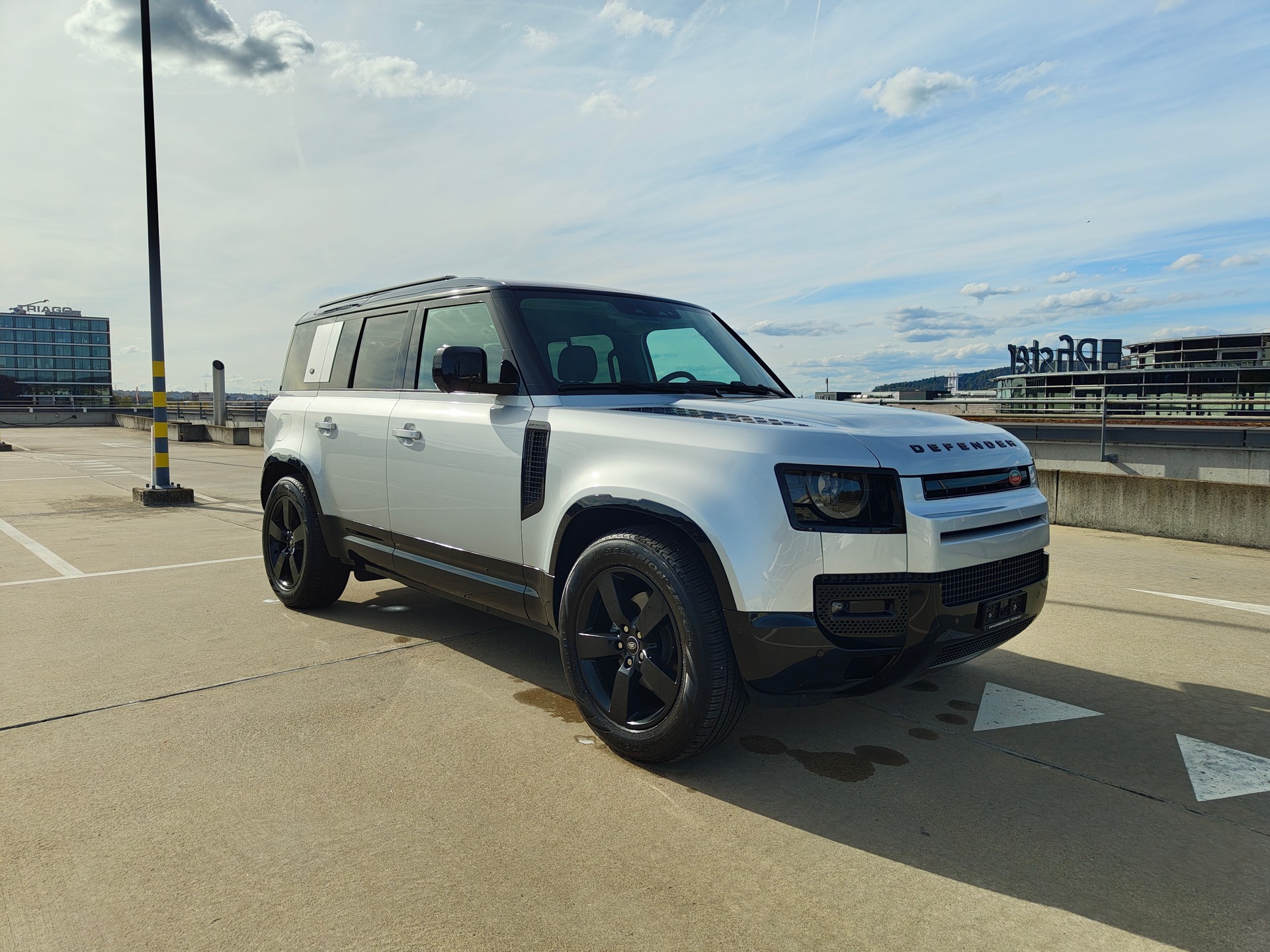 LAND ROVER Defender 110 D240 SD4 First Edition AT8