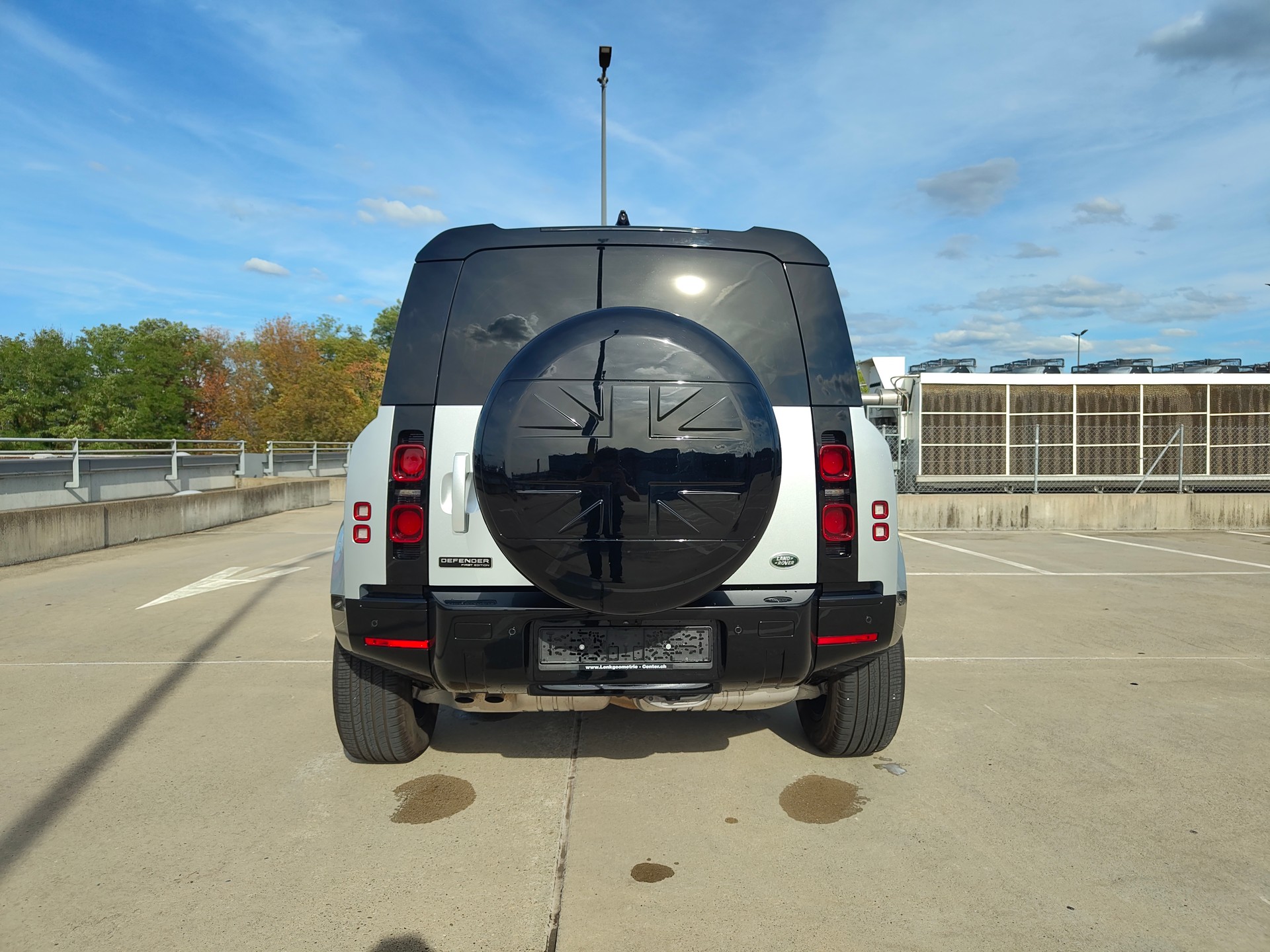 LAND ROVER Defender 110 D240 SD4 First Edition AT8-image-4