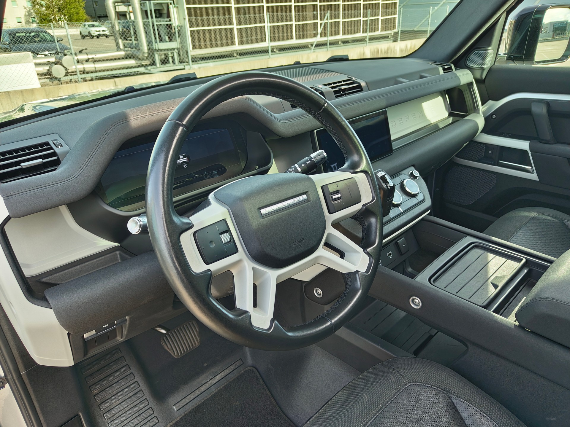 LAND ROVER Defender 110 D240 SD4 First Edition AT8-image-7