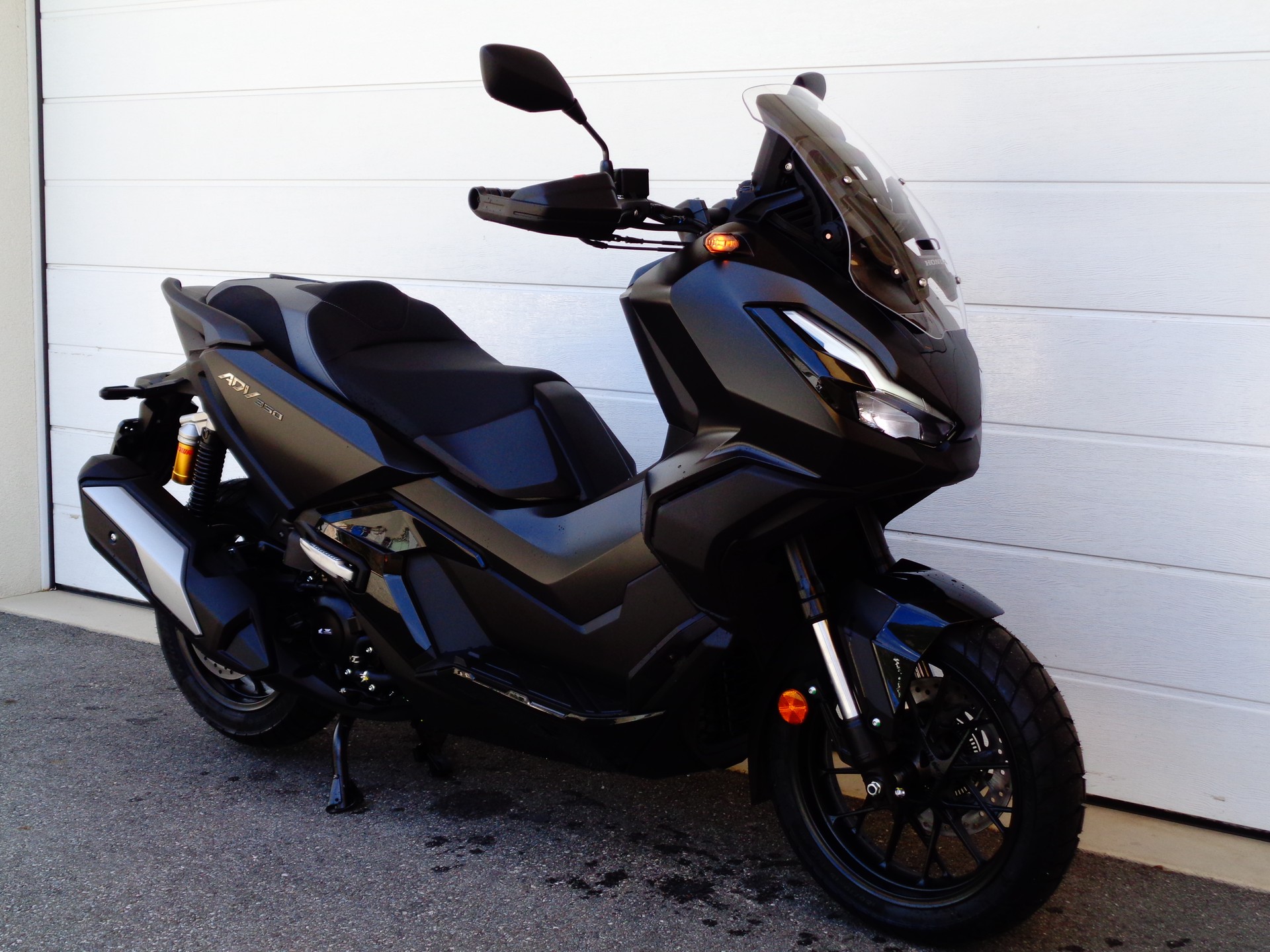 HONDA ADV 350-showroom-element-3