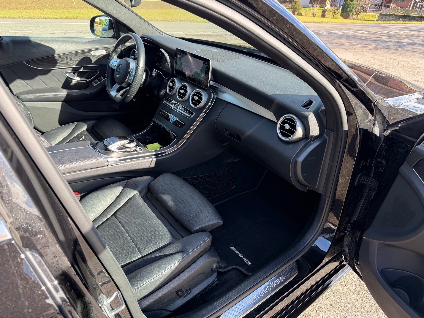 MERCEDES-BENZ C 220 d Swiss Star AMG Line 4M 9G-Tronic-image-9