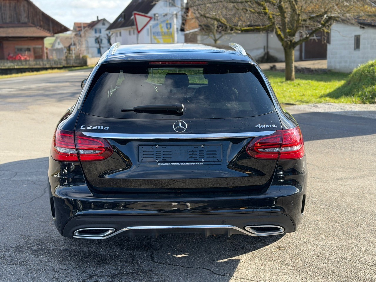 MERCEDES-BENZ C 220 d Swiss Star AMG Line 4M 9G-Tronic-image-4
