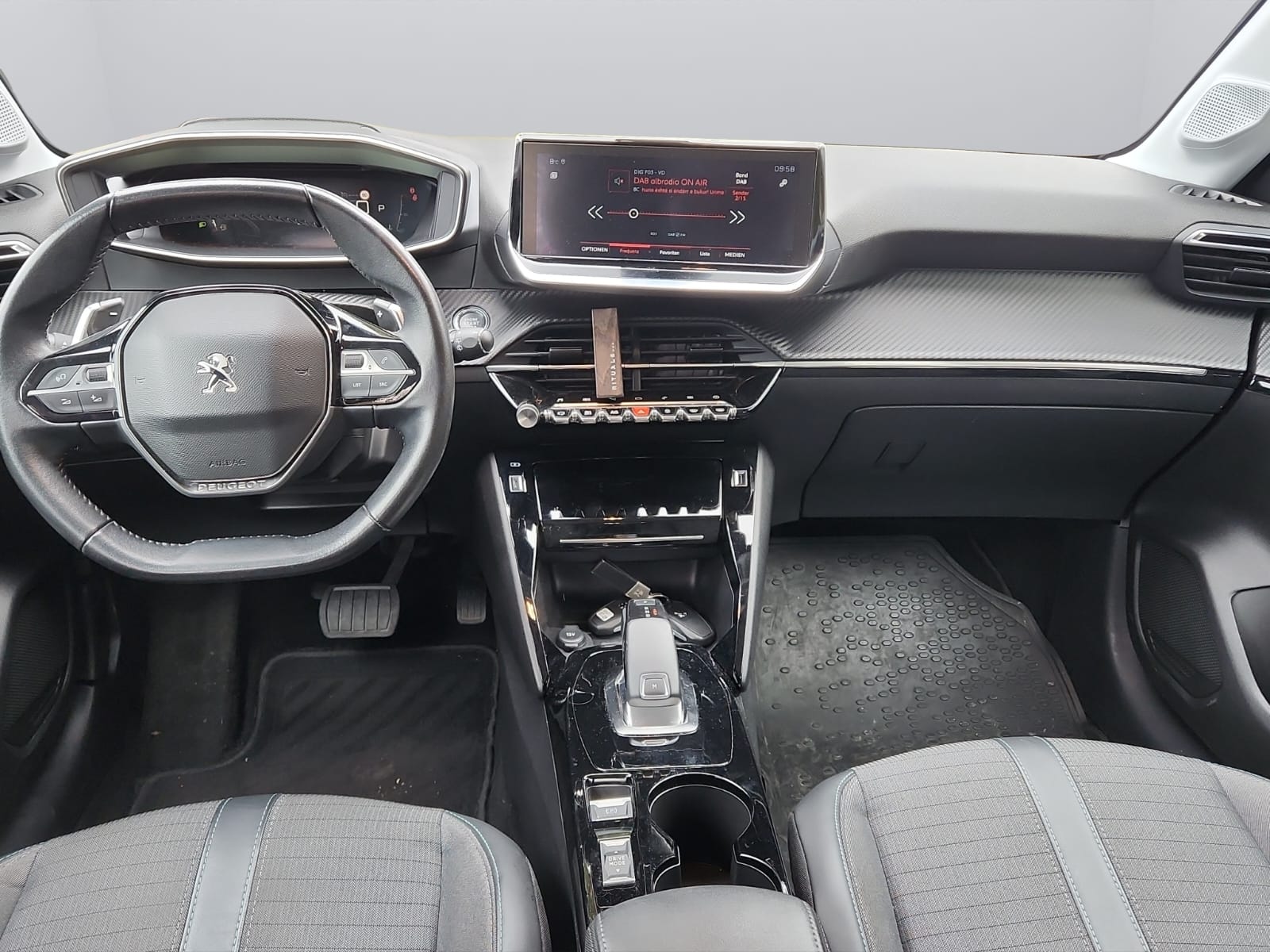 PEUGEOT 208 1.2 PureTech GT Line EAT8-image-9