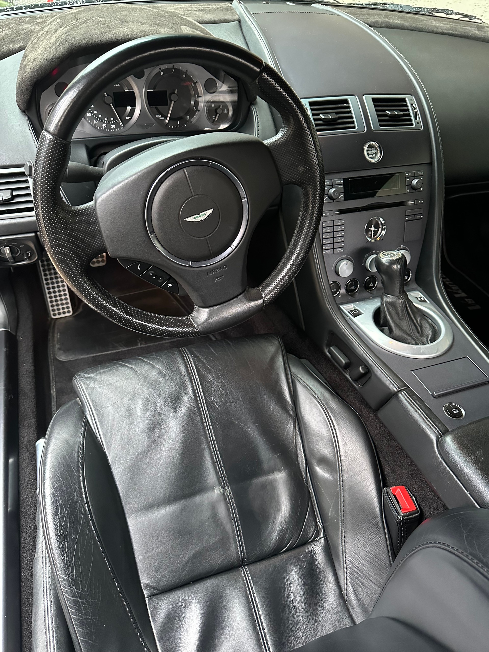 ASTON MARTIN V8 Vantage 4.3-image-5