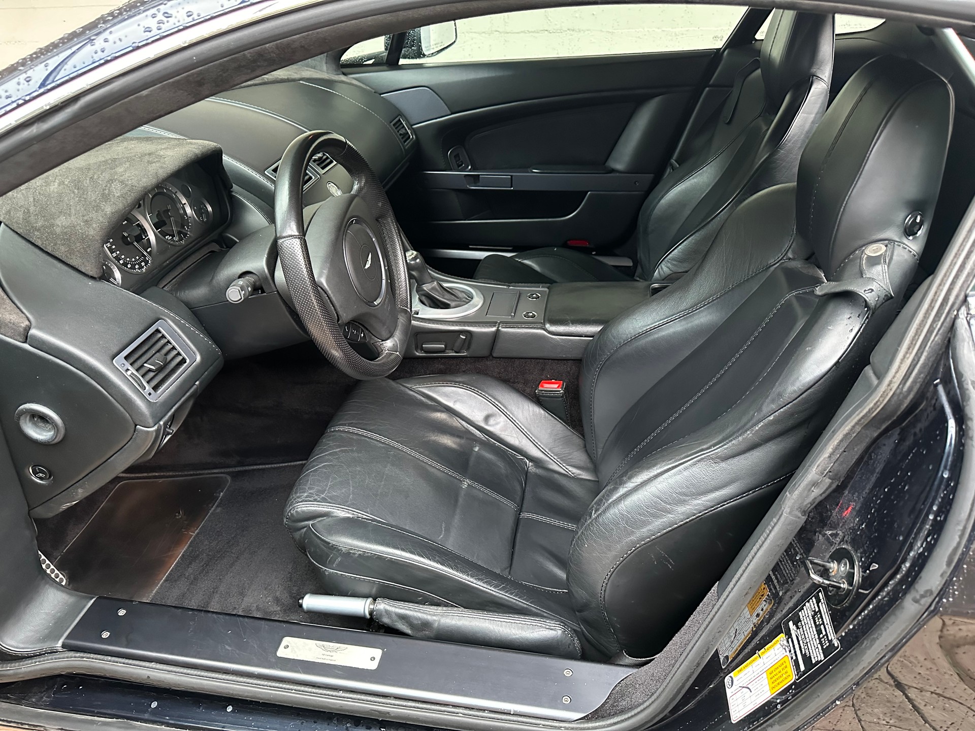 ASTON MARTIN V8 Vantage 4.3-image-4