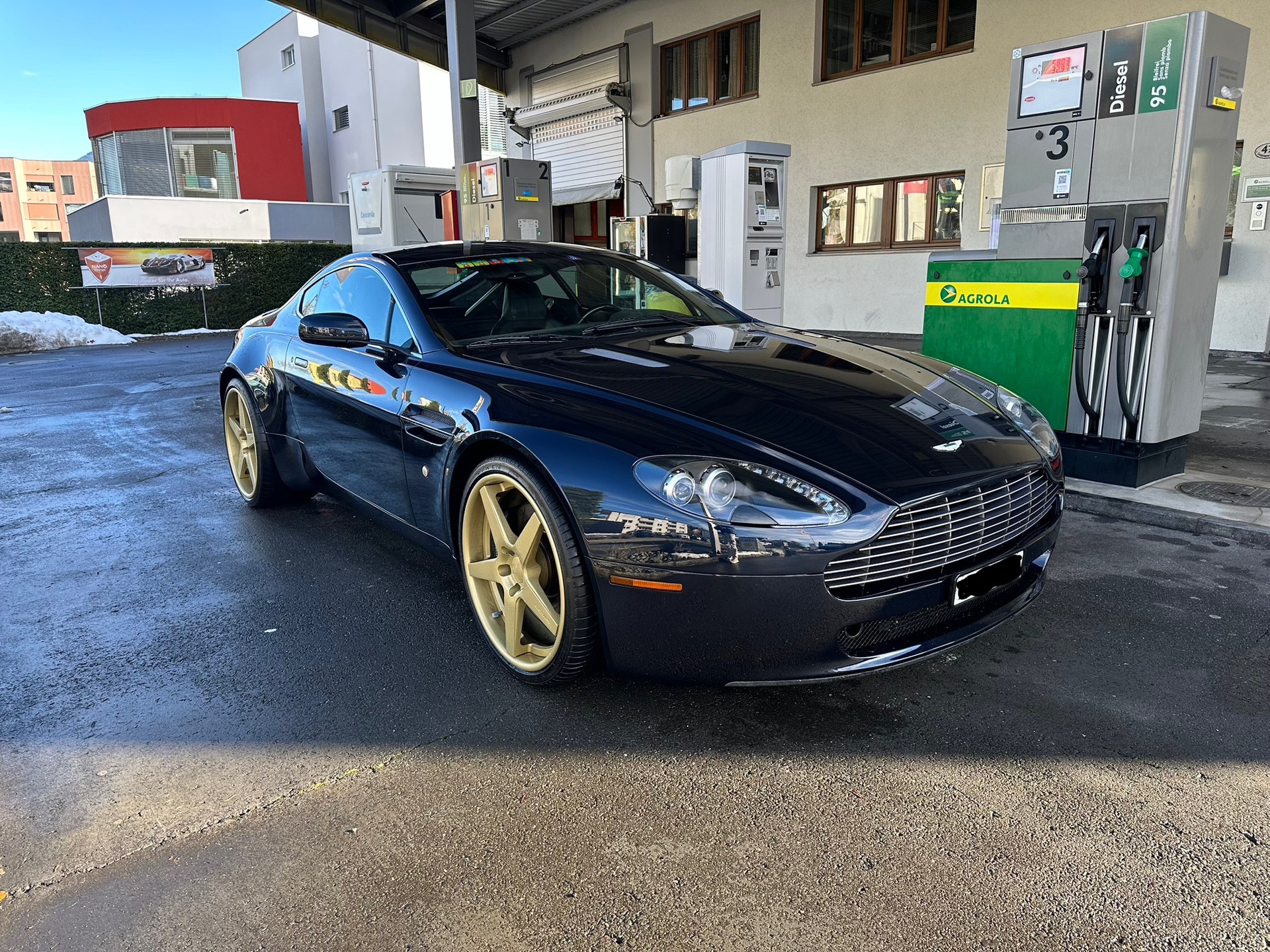 ASTON MARTIN V8 Vantage 4.3-image-0