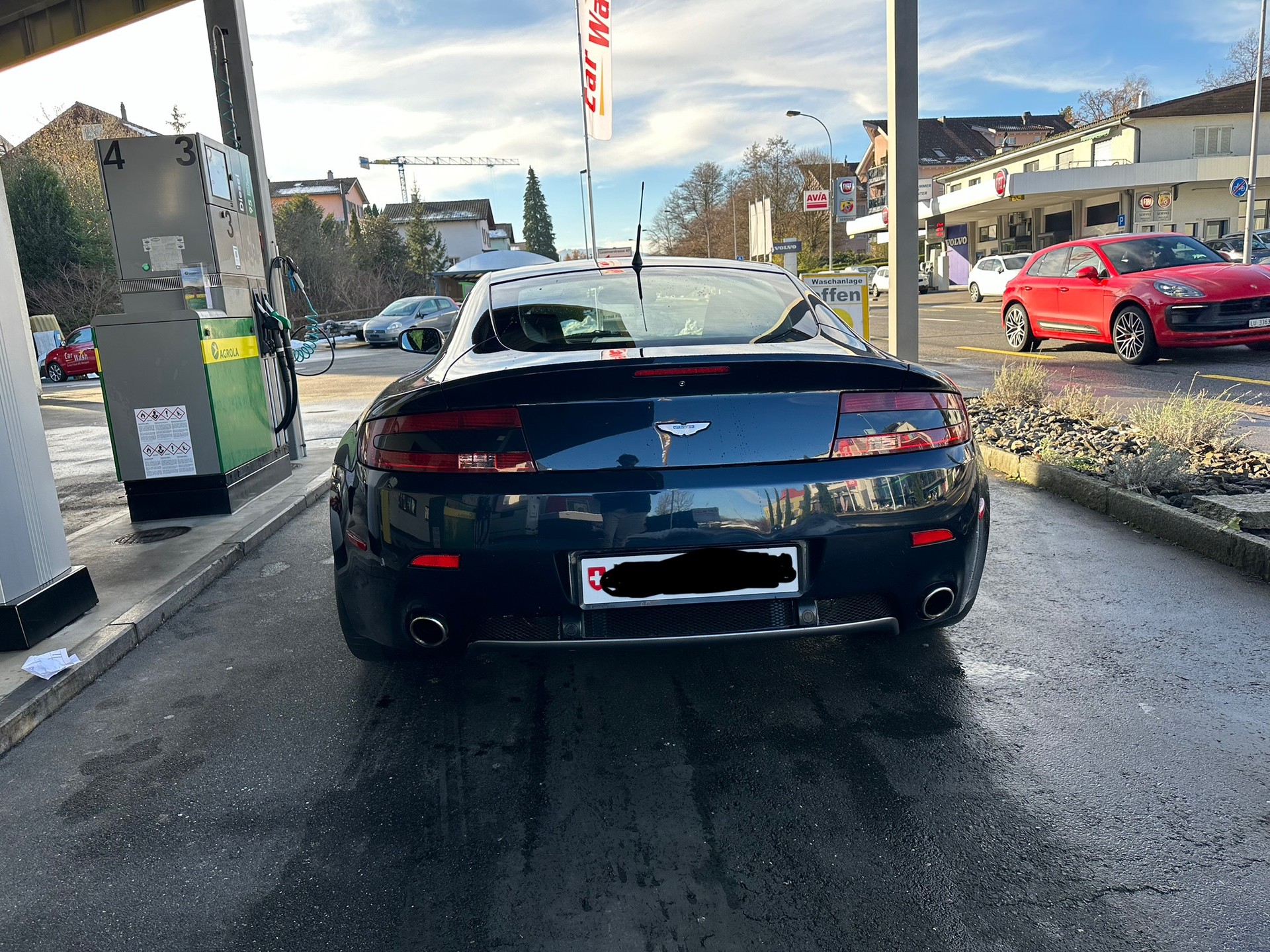 ASTON MARTIN V8 Vantage 4.3-image-3
