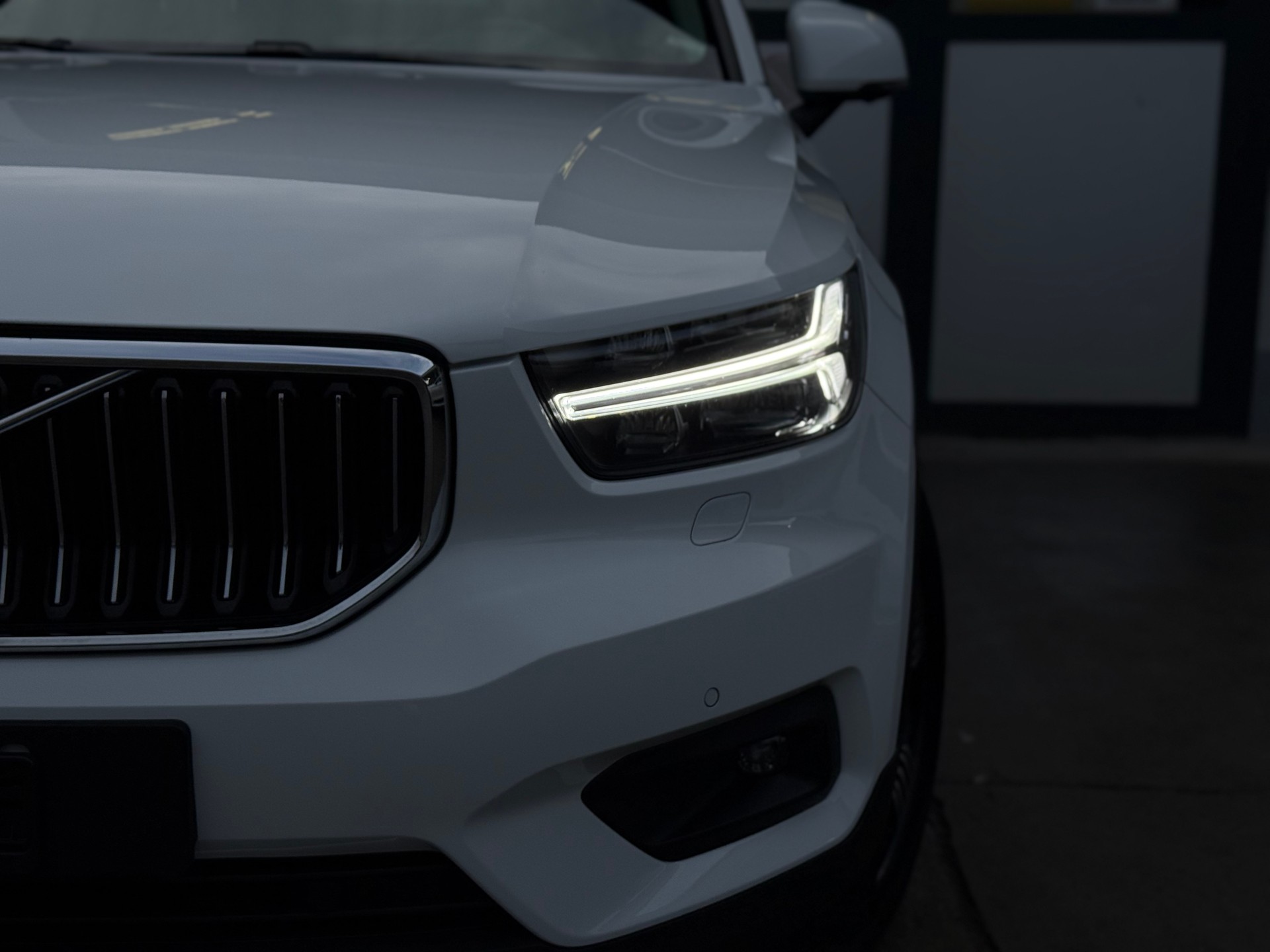 VOLVO XC40 B4 Benzin Mild Hybrid AWD Plus Bright DCT-image-7