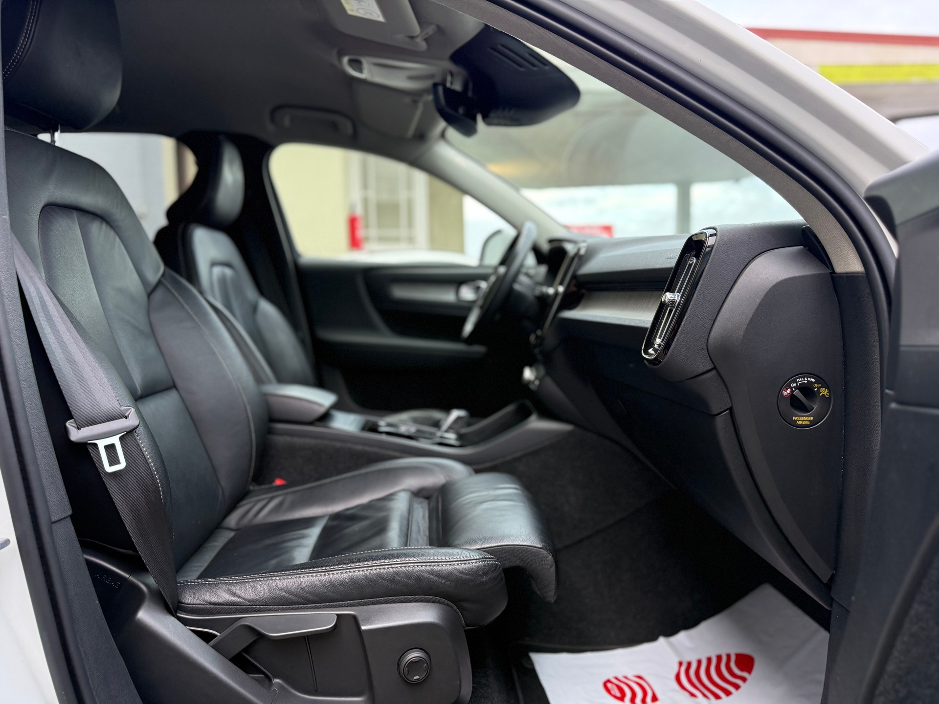 VOLVO XC40 B4 Benzin Mild Hybrid AWD Plus Bright DCT-image-12