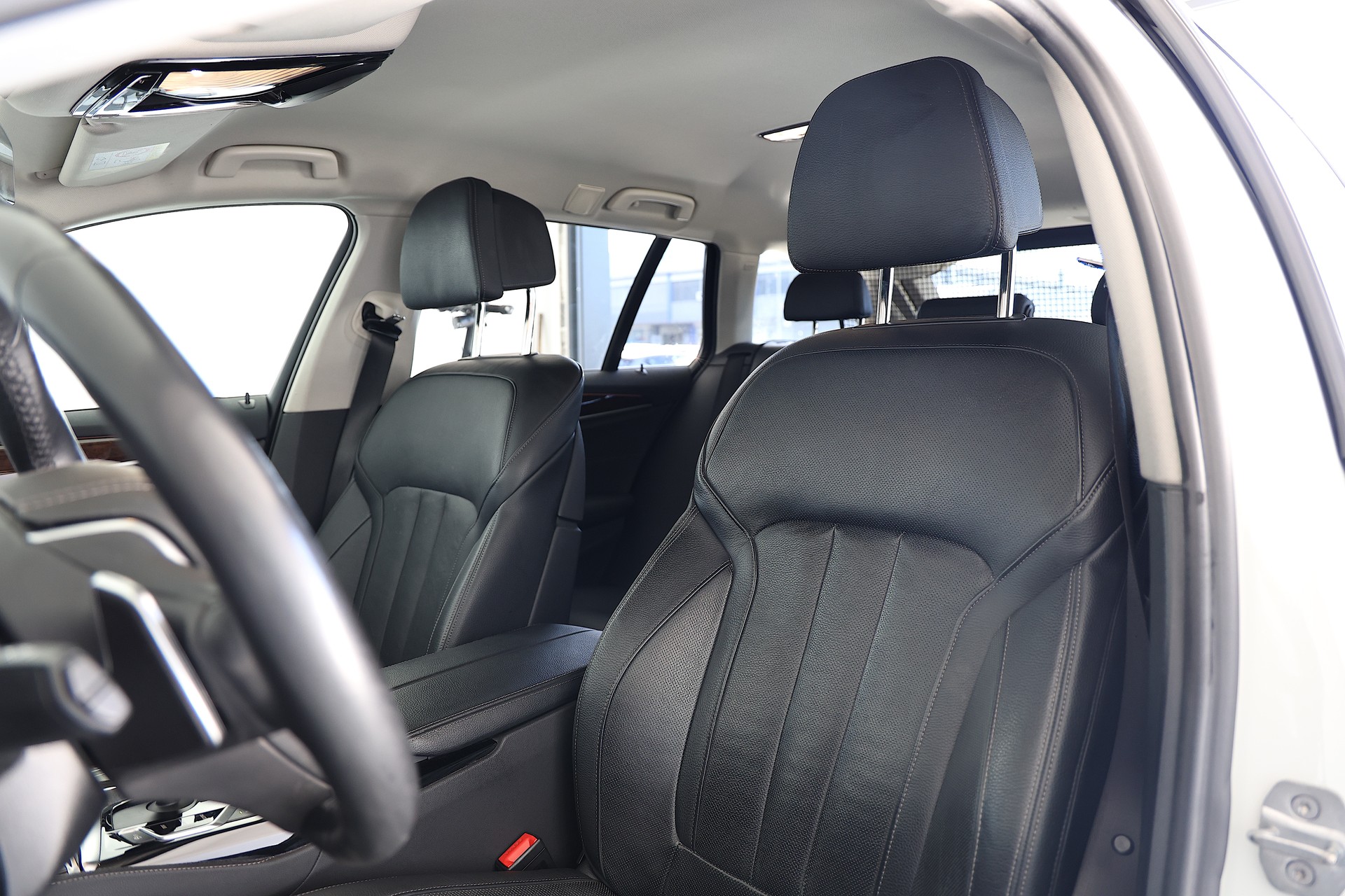BMW 540i xDrive Touring Luxury Line Steptronic-image-7
