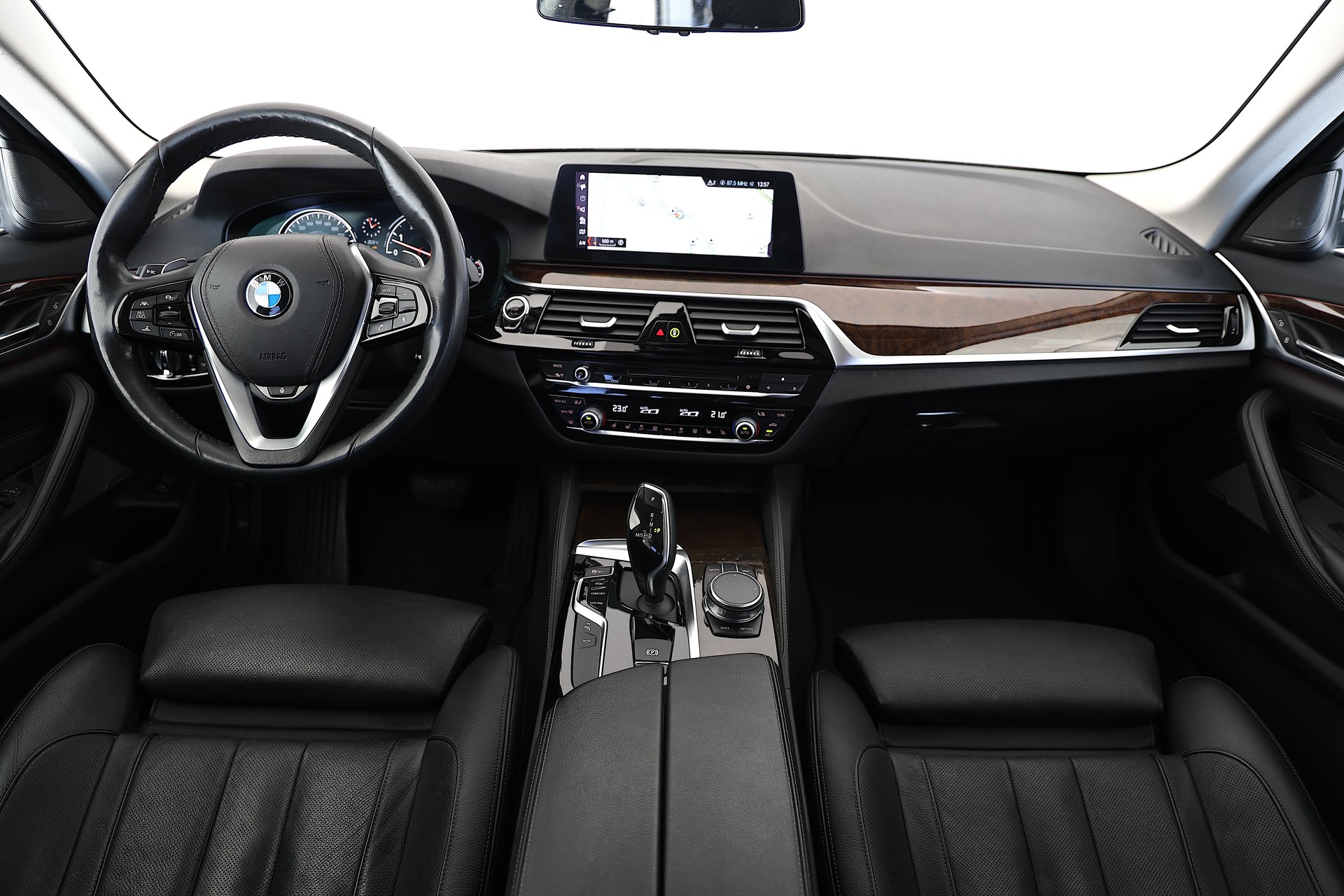 BMW 540i xDrive Touring Luxury Line Steptronic-image-10