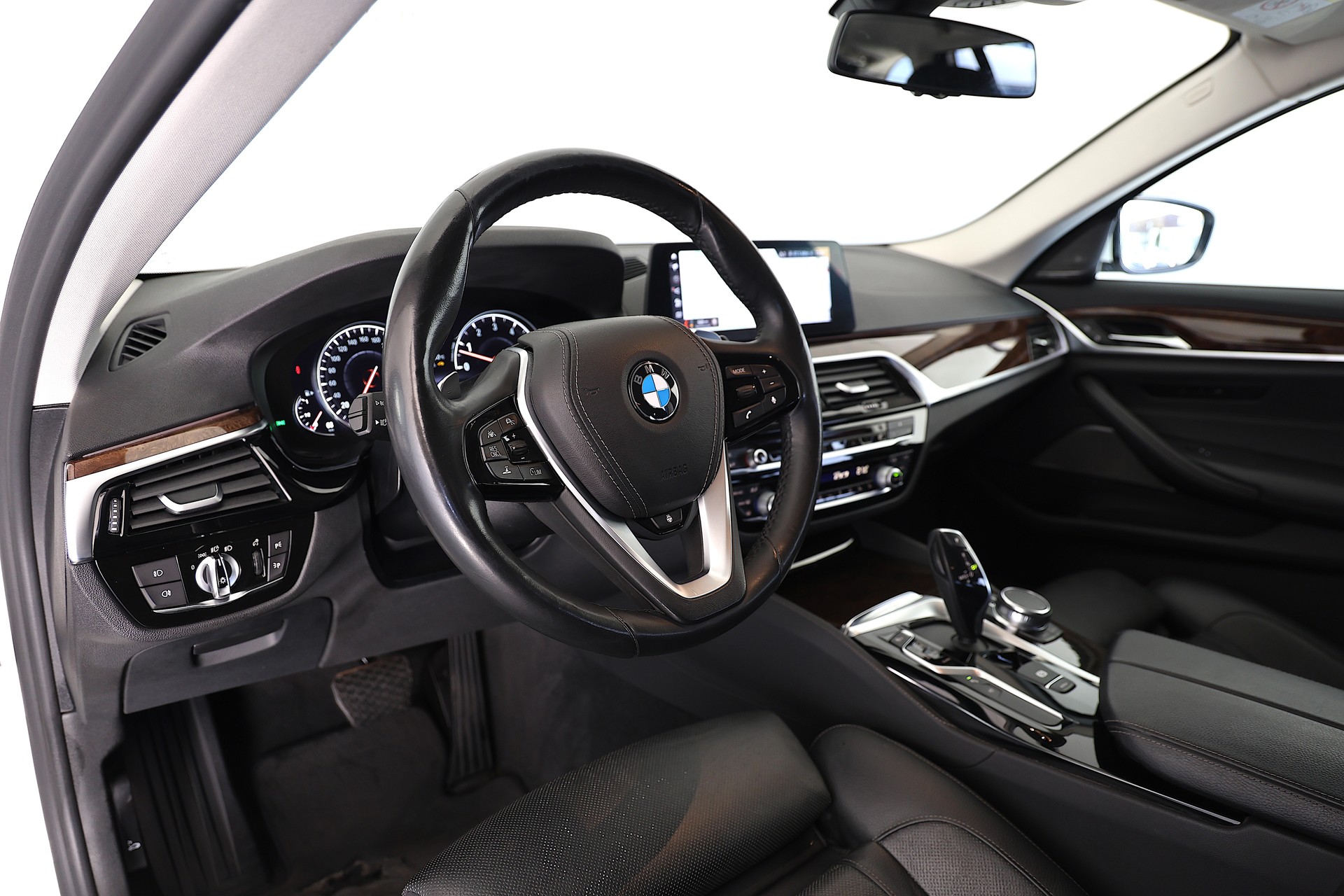BMW 540i xDrive Touring Luxury Line Steptronic-image-8