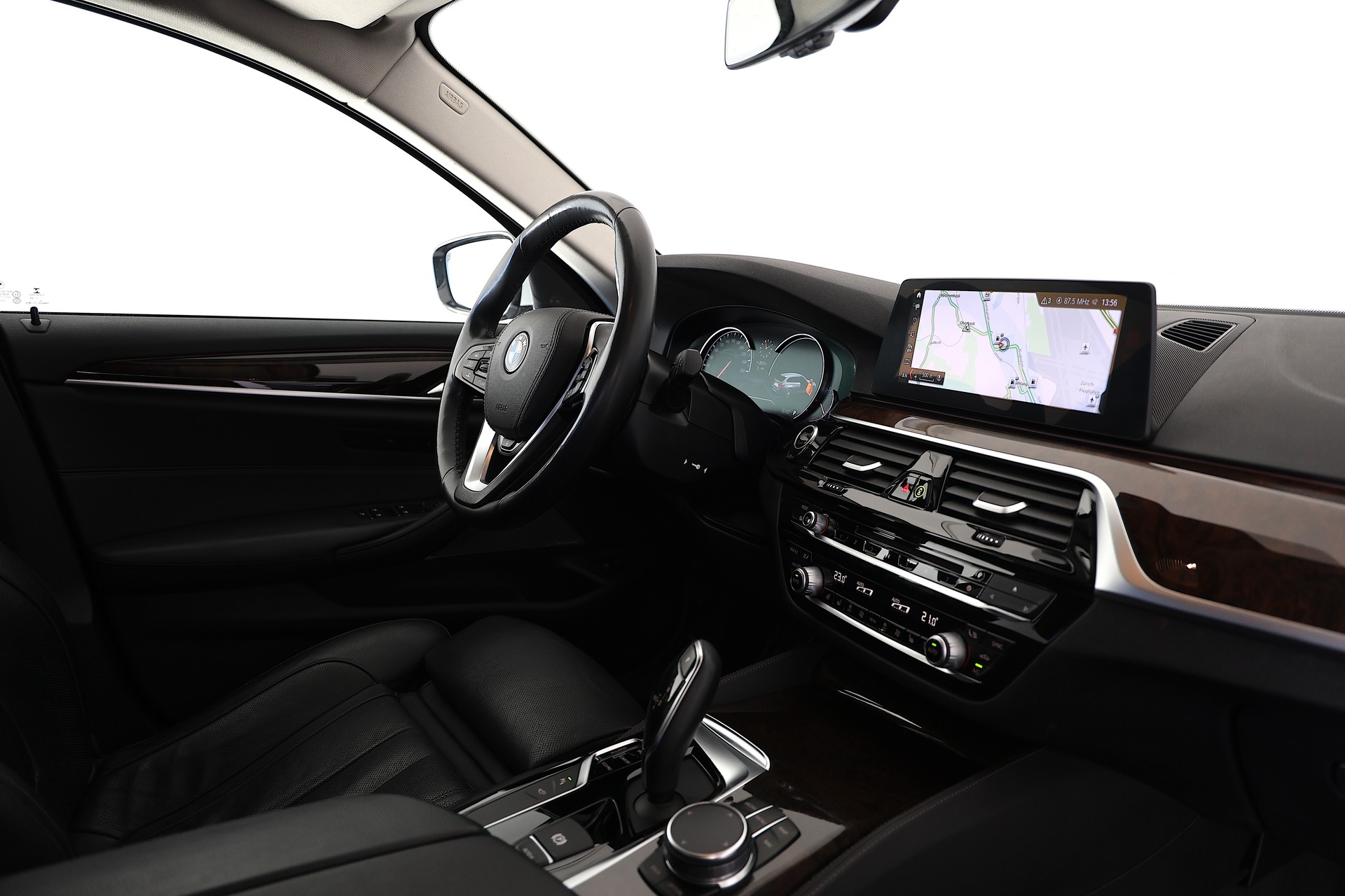 BMW 540i xDrive Touring Luxury Line Steptronic-image-14