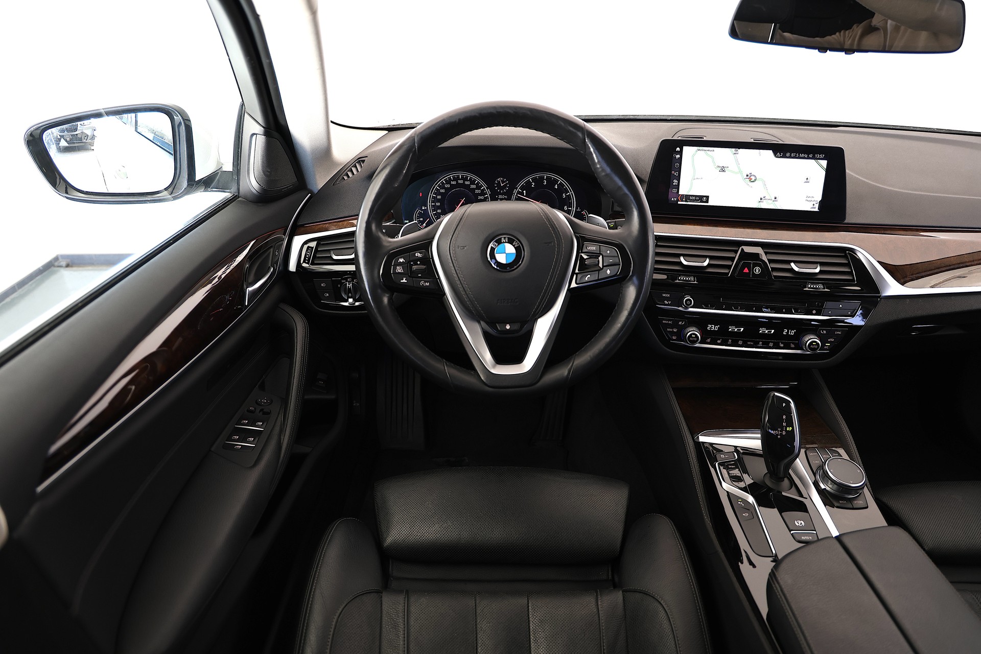 BMW 540i xDrive Touring Luxury Line Steptronic-image-9
