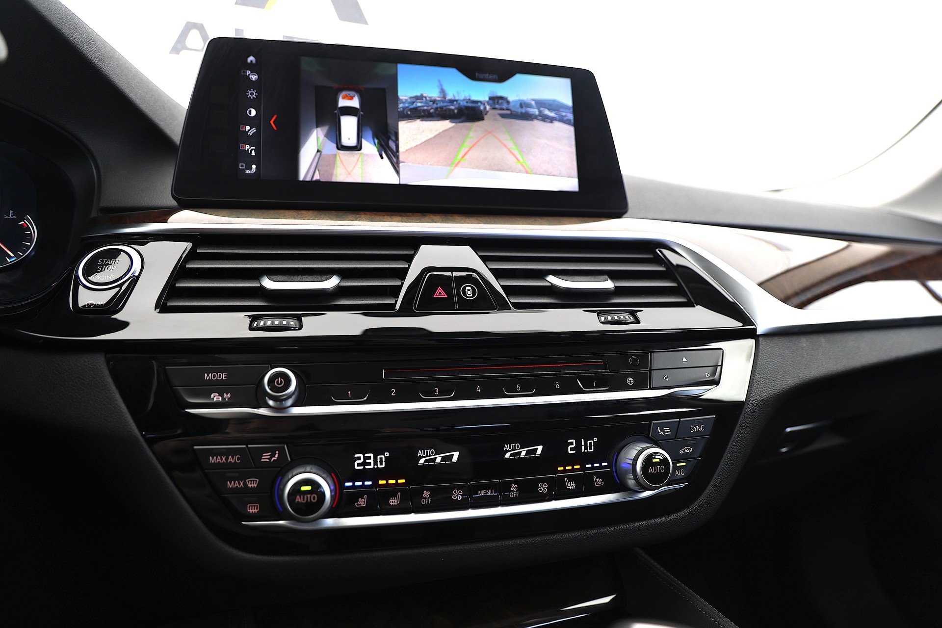 BMW 540i xDrive Touring Luxury Line Steptronic-image-11