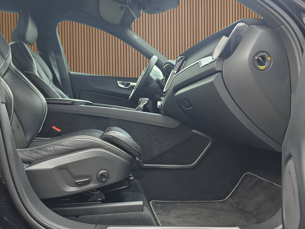 VOLVO XC60 2.0 D5 R-Design AWD-image-13