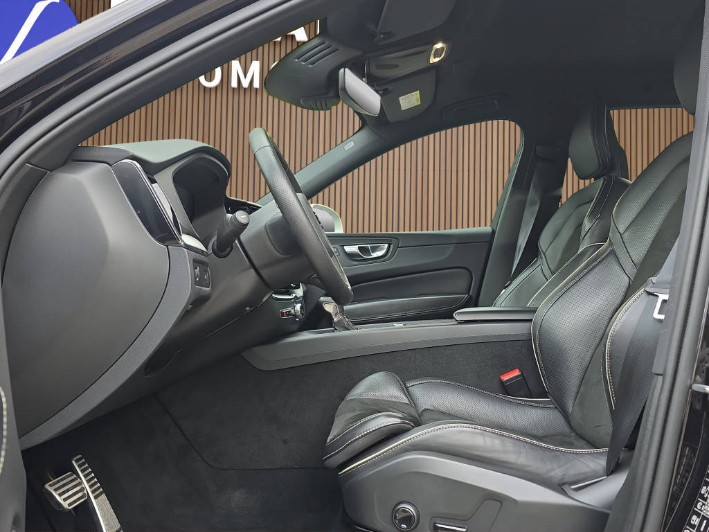 VOLVO XC60 2.0 D5 R-Design AWD-image-11