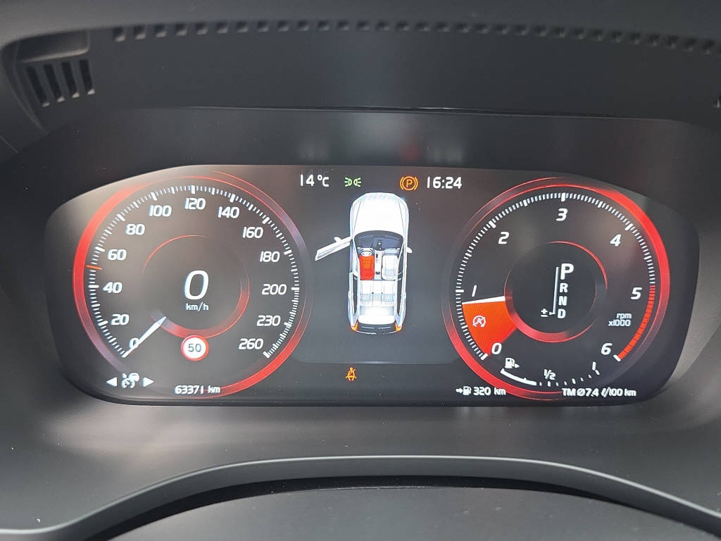 VOLVO XC60 2.0 D5 R-Design AWD-image-16