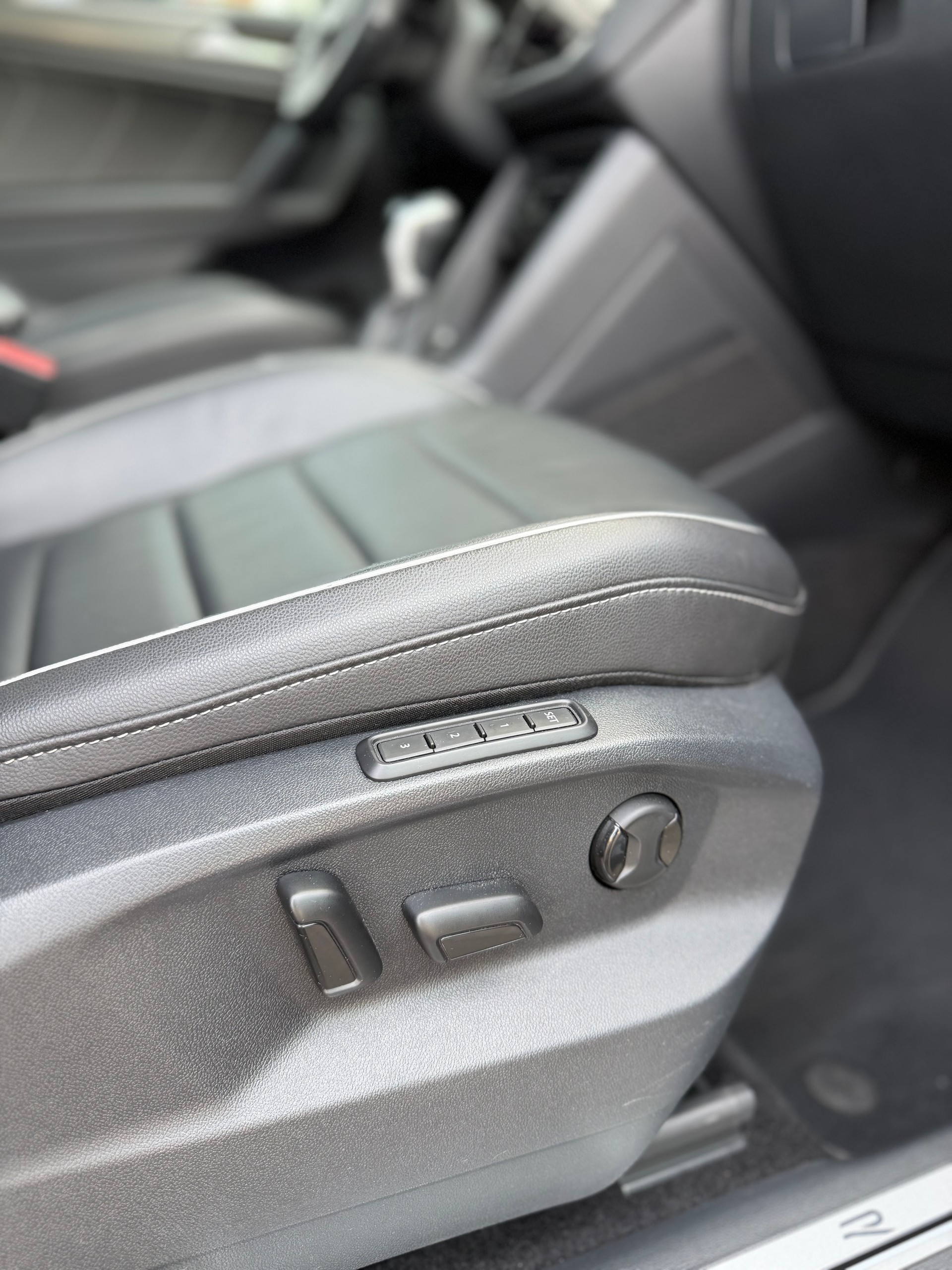 VW Tiguan 2.0TSI R-Line 4Motion DSG-image-11